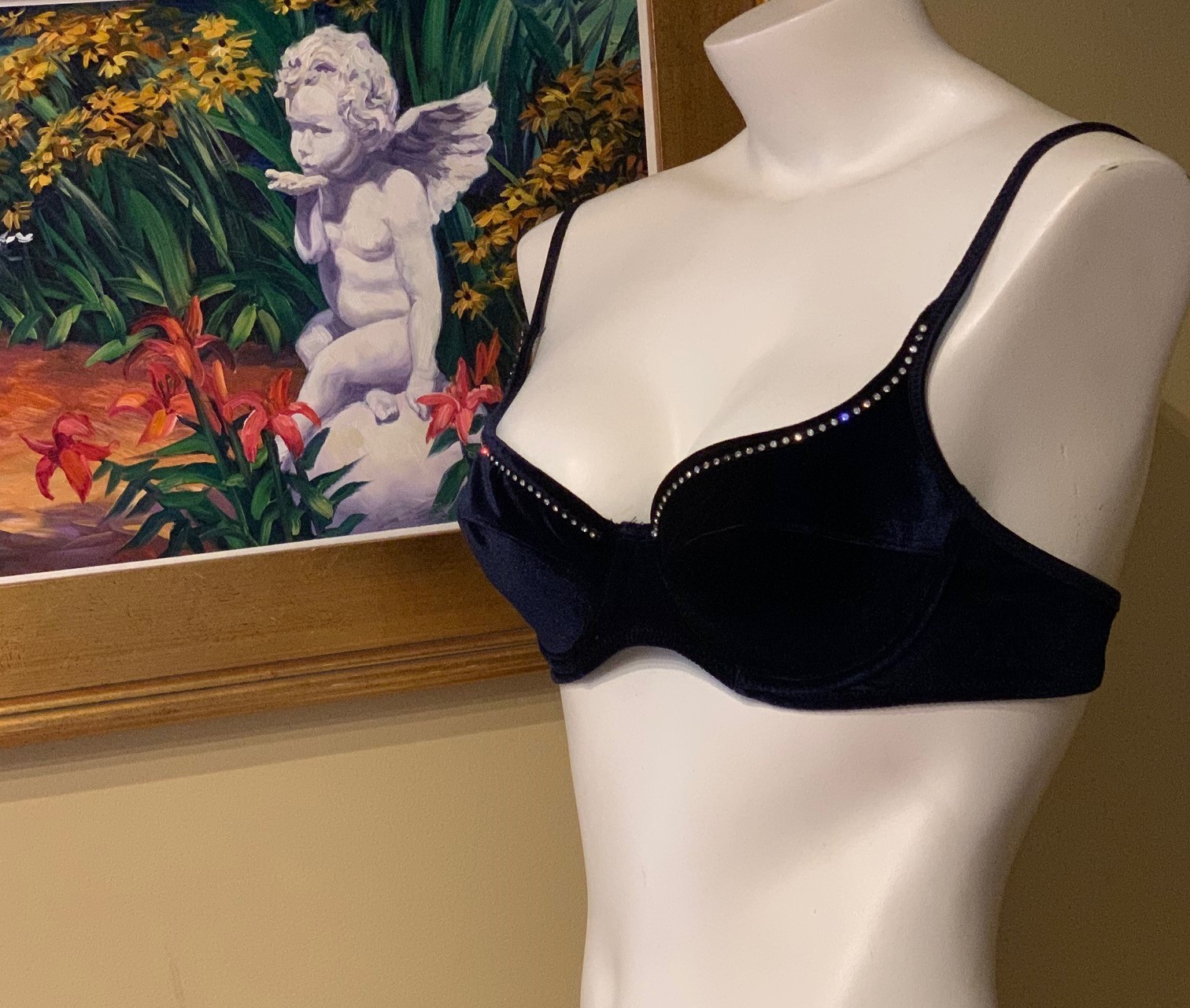 VINTAGE VICTORIA’S SECRET DARK NAVY BLUE VELVET/RHINESTONE UNDERWIRE BRA 34B