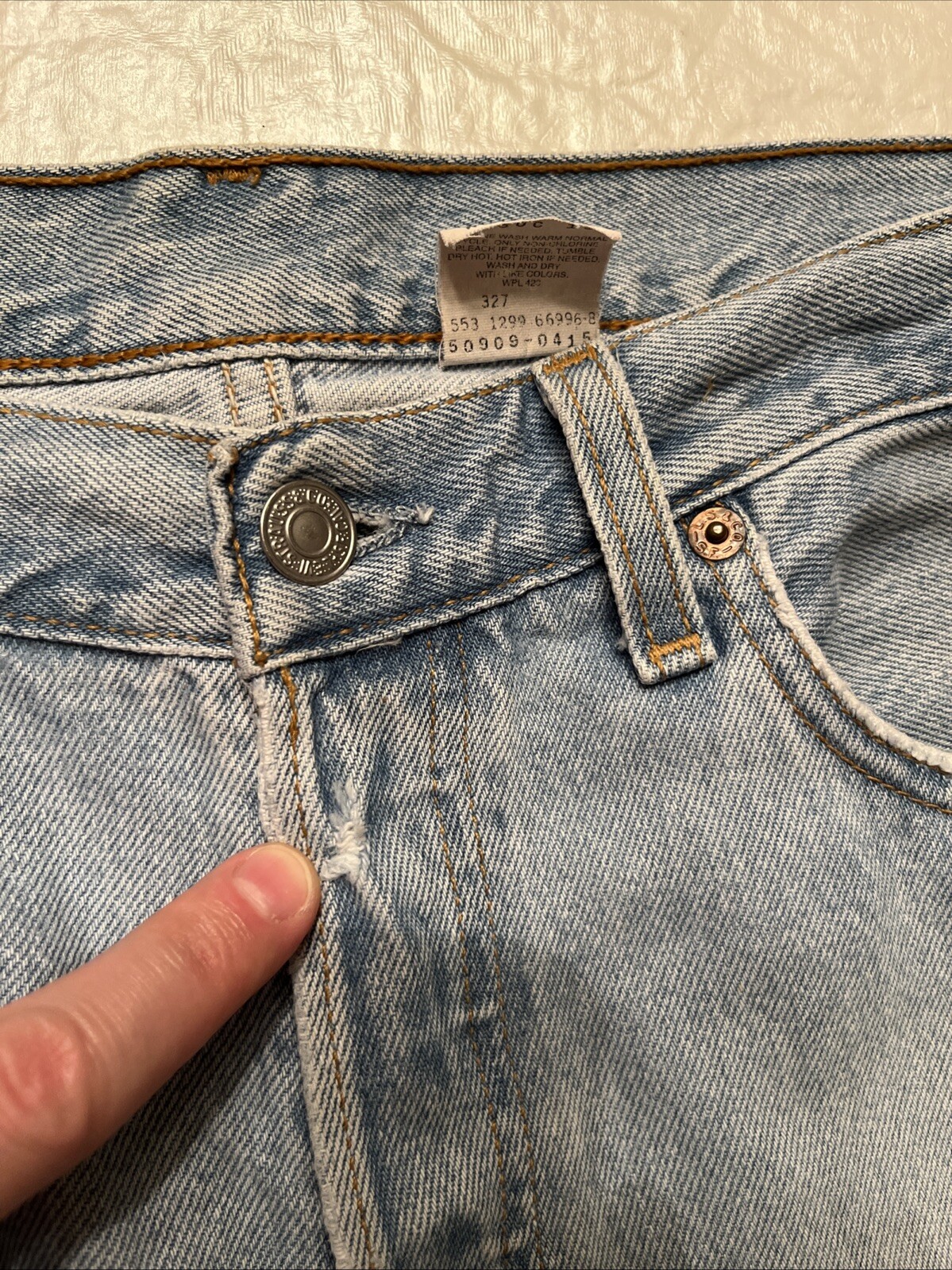 vtg 90s Levi’s 501 MADE IN USA blue jeans button fly womens 33 light wash 32×24