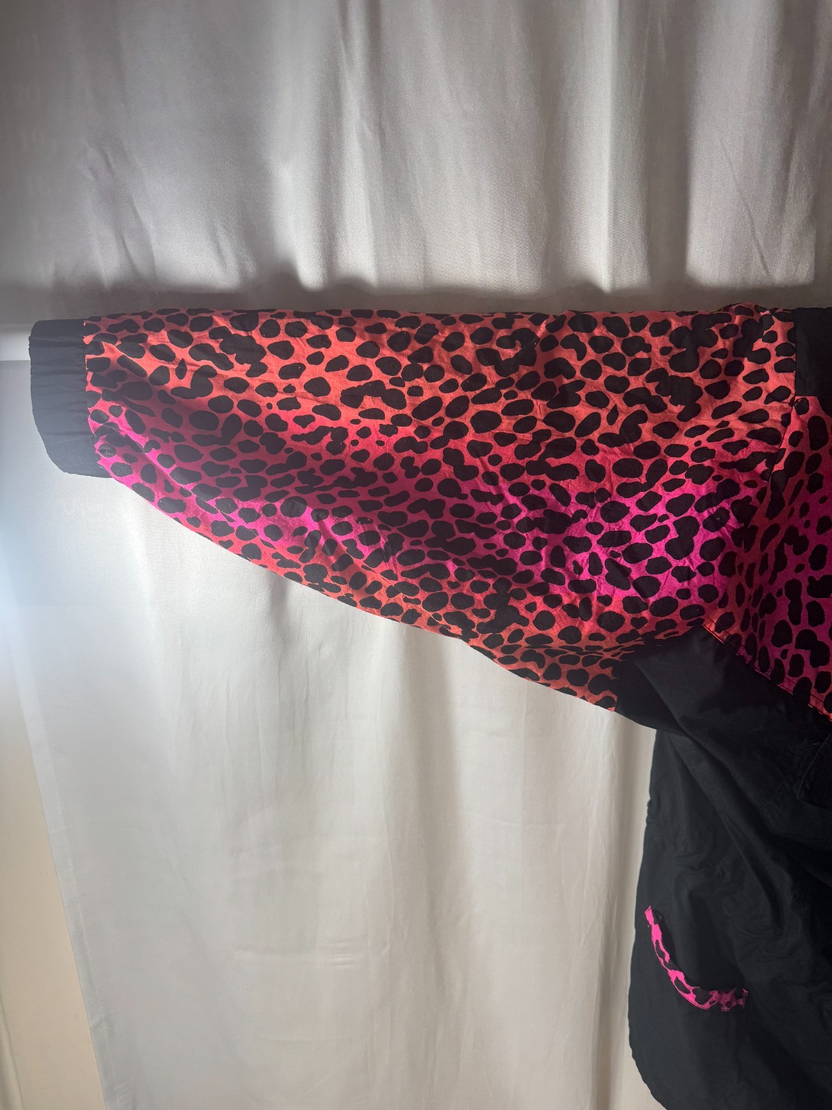 VTG ‘90’s SHELL SHOCK Black/ Neon Pink & Orange Leopard Print Windbreaker Sz L