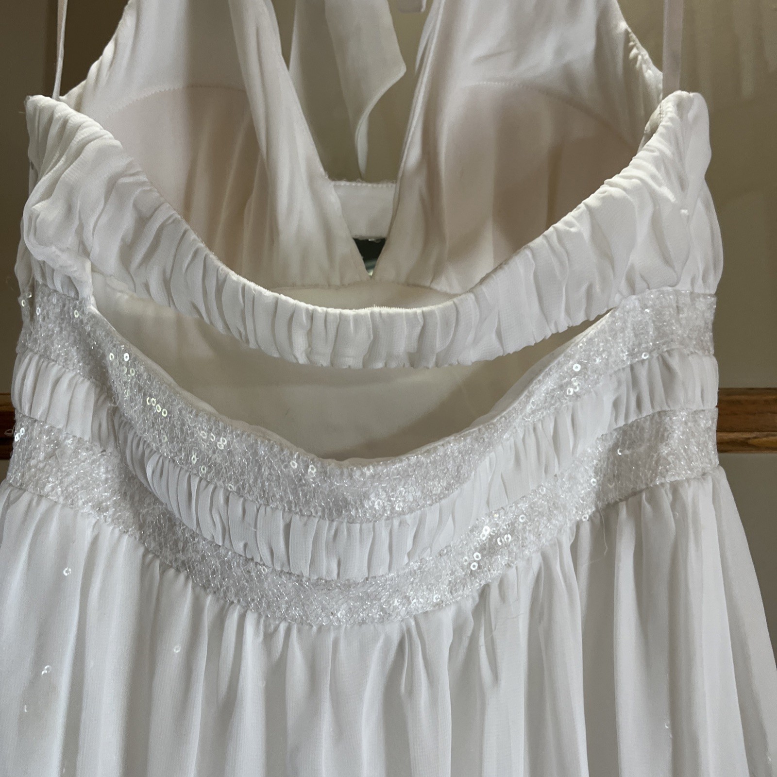 White Halter Neck Sleeveless Full-Length Wedding Dress 9/10 prom homecoming