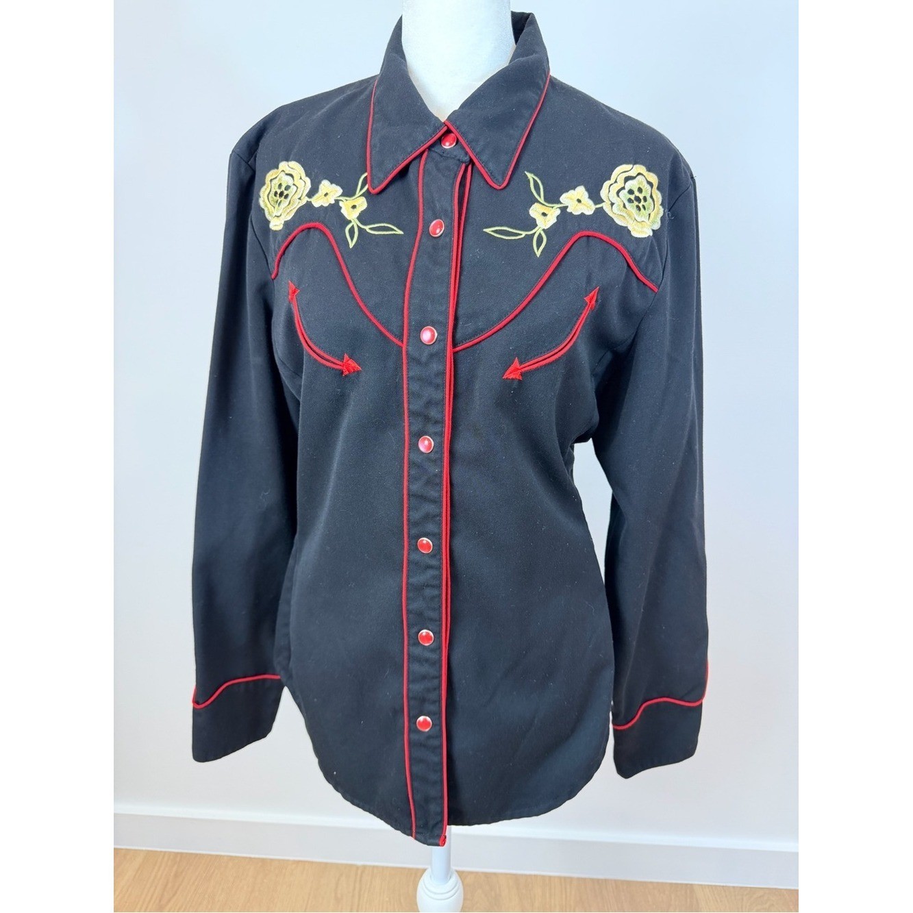 Vintage Scully Black Pearl Snap with Yellow Rose Embroidery