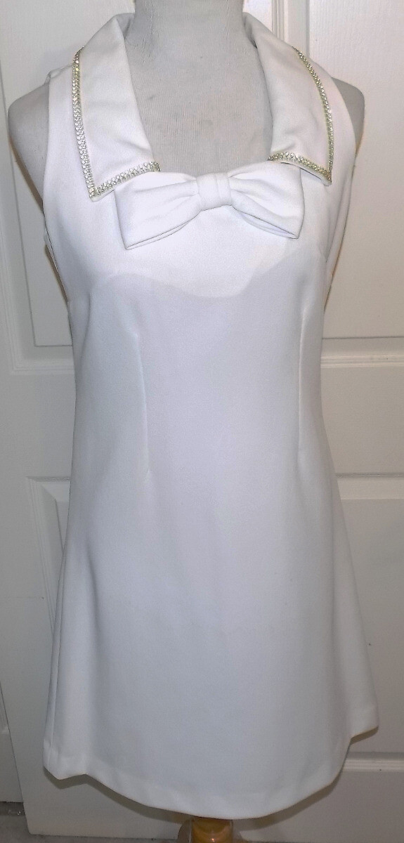 Vintage 60s White Polyester Double Knit Cocktail Dress Bow Rhinestone Trim B36