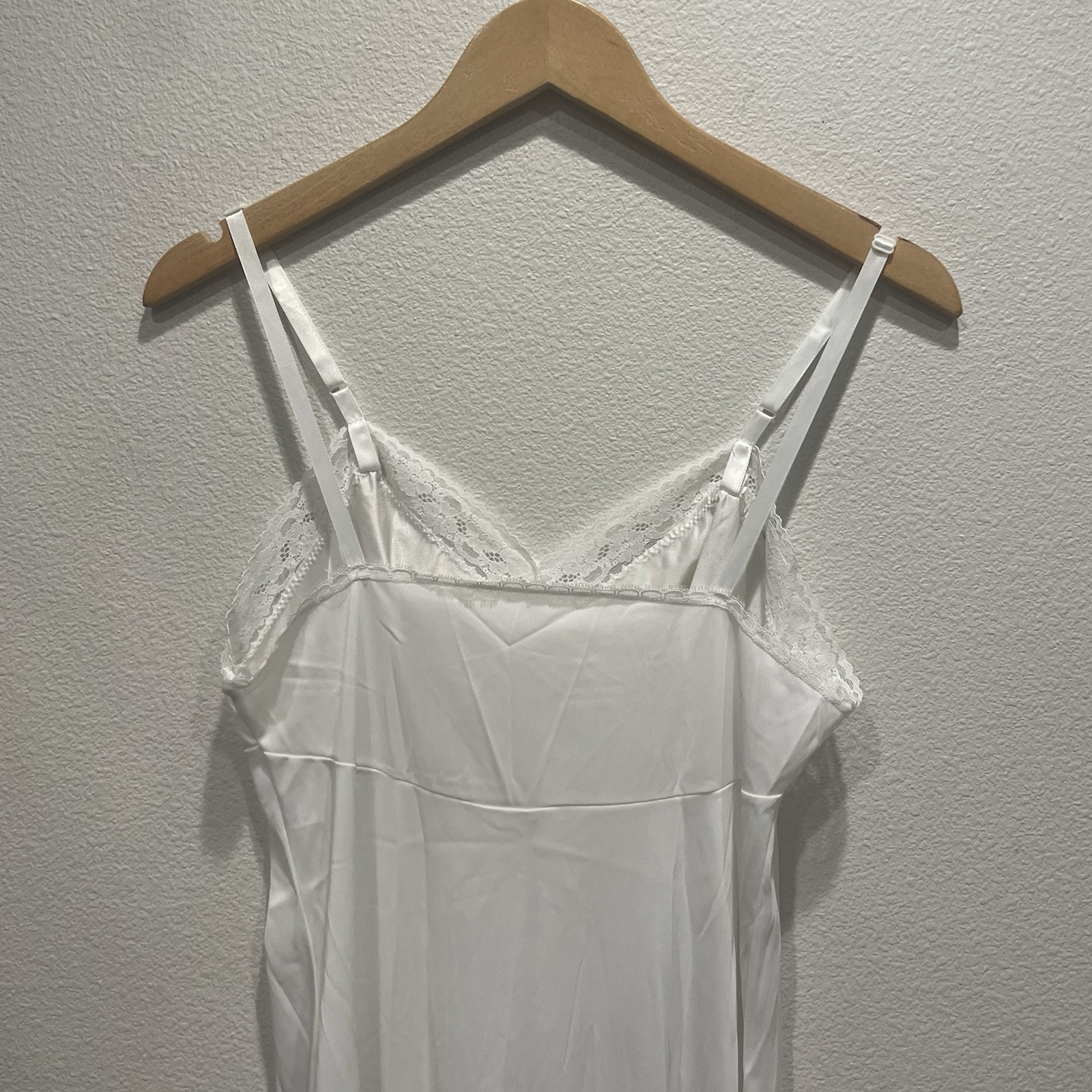 VTG Vanity Fair White Antron III Full Slip Dress Nylon Lace Sz M 36 Bust 28 Long