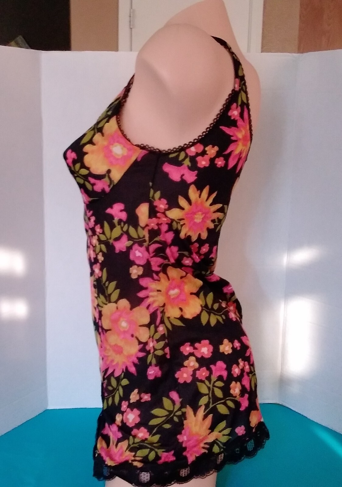 Vintage European 60-70’s Retro Groovy Lacey Short Babydoll Nightie Size S-M