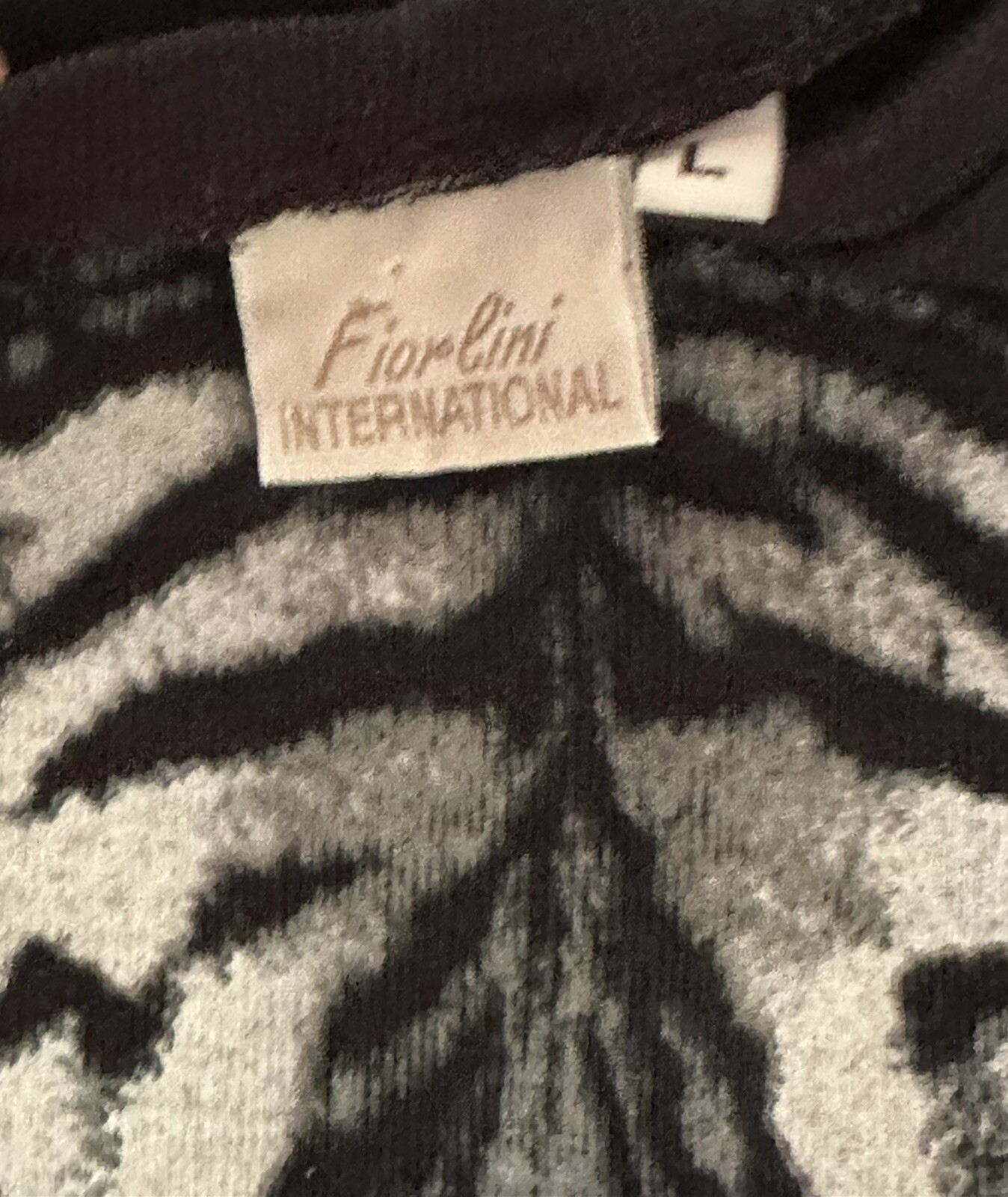 Vintage 90s Fiorlini International 3/4 white Tiger graphic Shirt Women’s medium