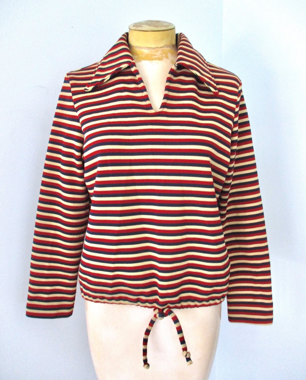 Vtg 70s Beige Red Blue Stripe Poly Textured Knit V-Neck Top Dagger Collar M/L