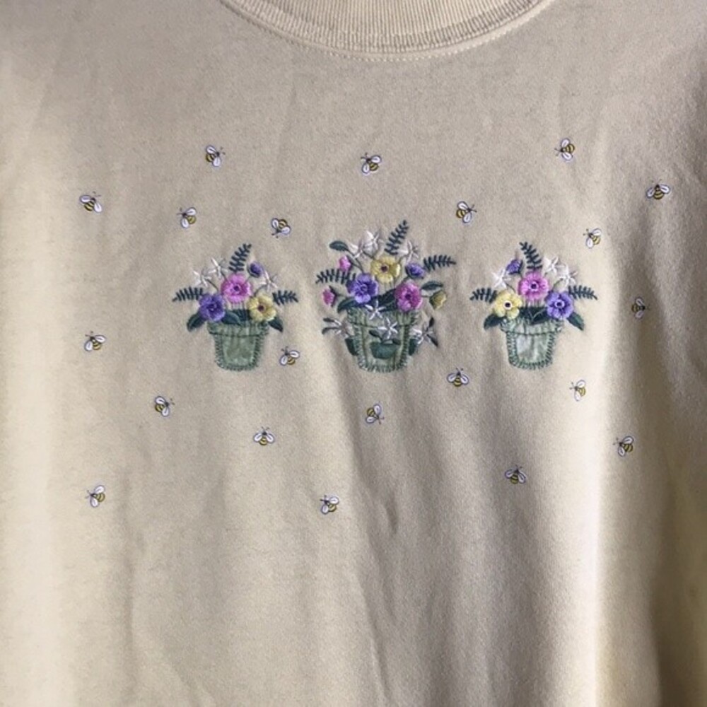 Vtg top stitch yellow sweater embroidere flowers size large made in USA cute 90s
