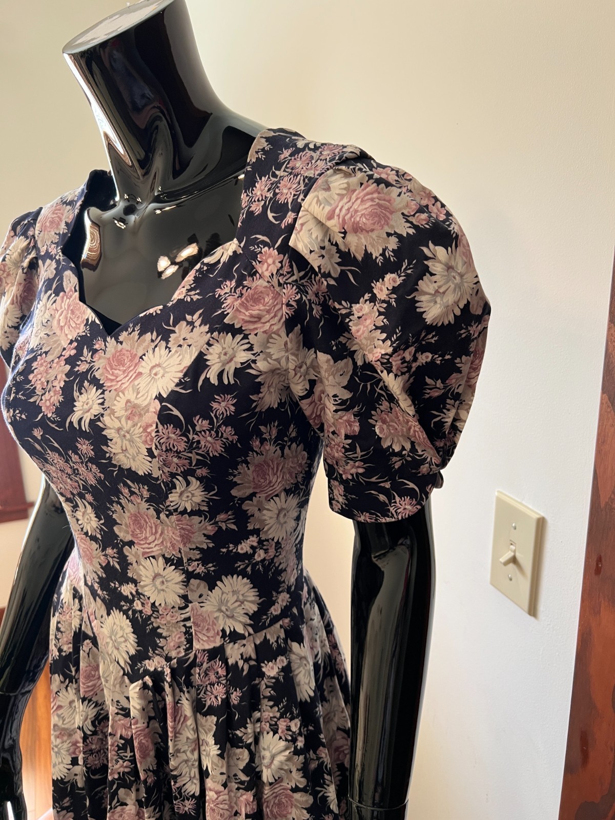 Vtg 80’s LAURA ASHLEY Floral Sweetheart Neckline Garden Tea Dress XS Navy/Pink