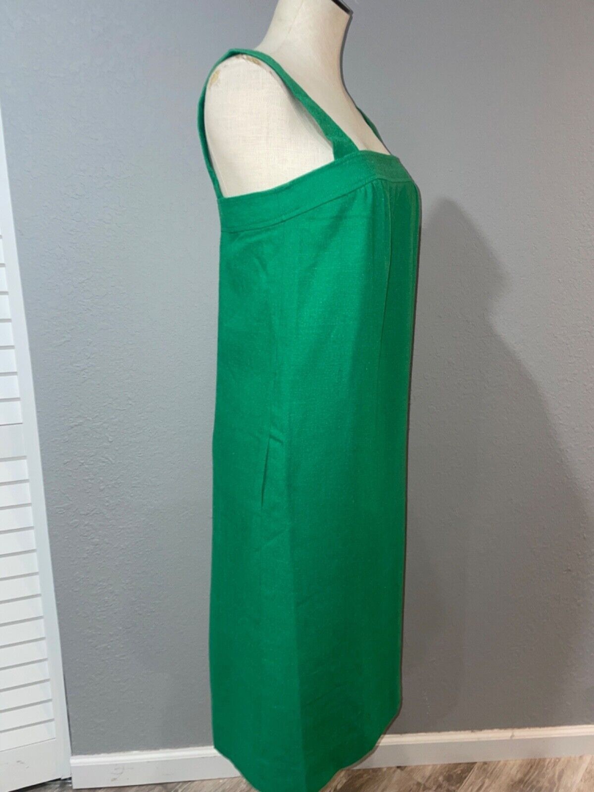 Vintage Women’s Green Sleeveless Dress size 6 Button Up on the Side Square Neck