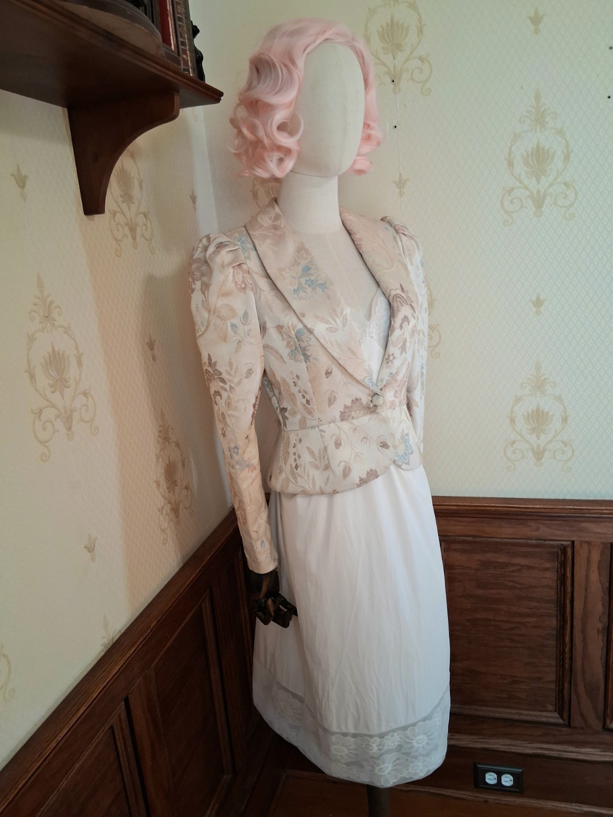 Vintage 1970s Vanity Fair White Lacy Romantic Cottagecore Coquette Slip Dress