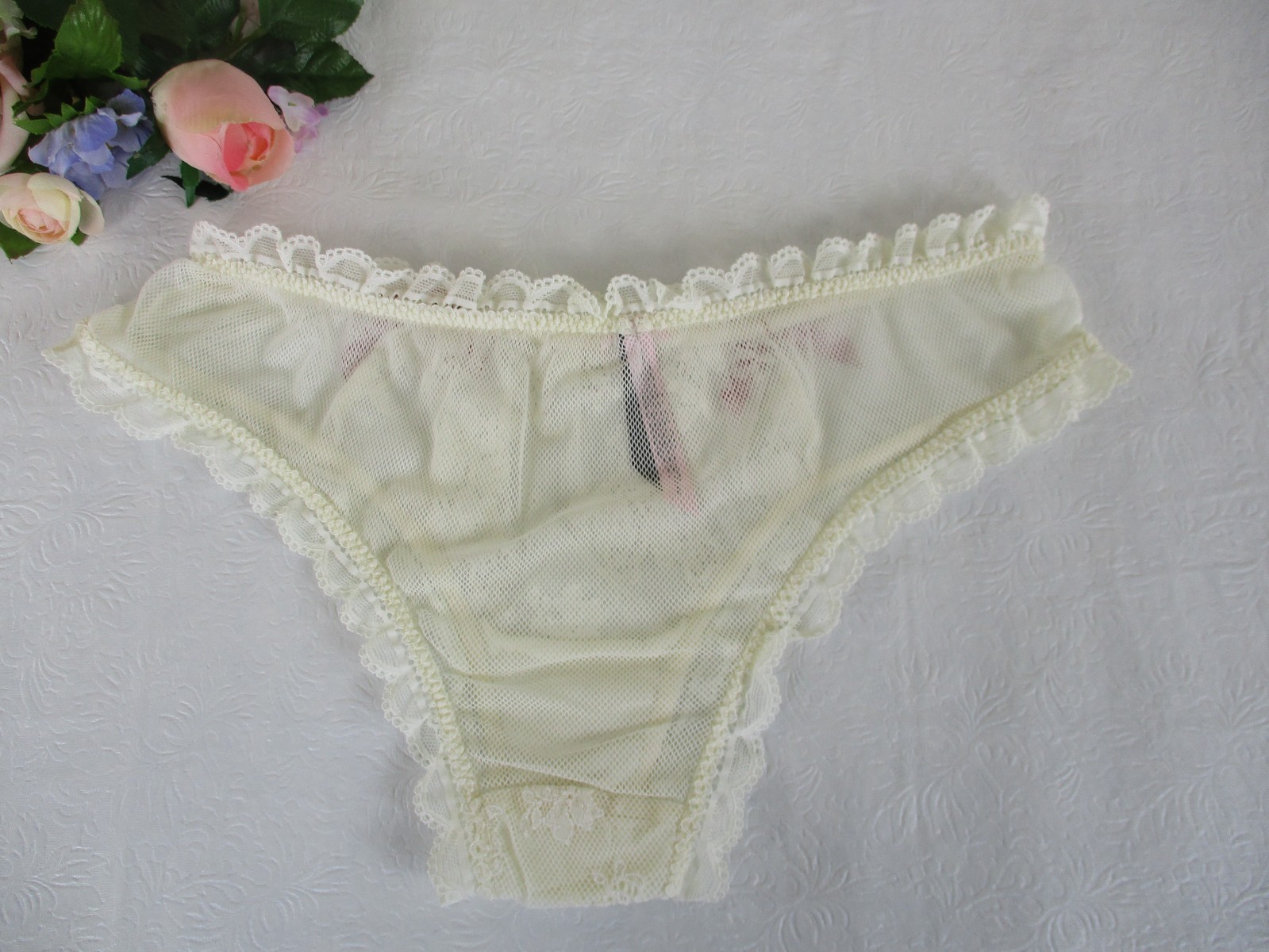 VTG Victoria’s Secret Sexy Little Things sz. L Ivory Lace Frilly Panties Bows
