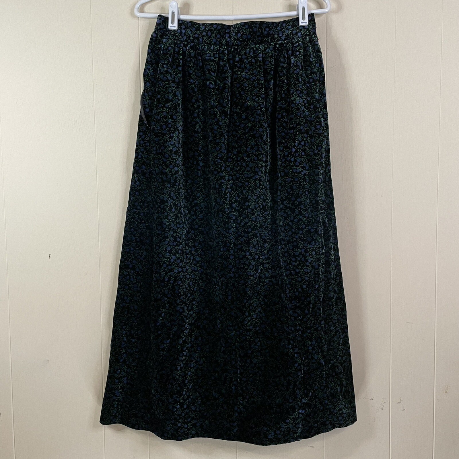 WOMEN’S VINTAGE CARROLL REED FLORAL VELVET MAXI SKIRT – SIZE 8