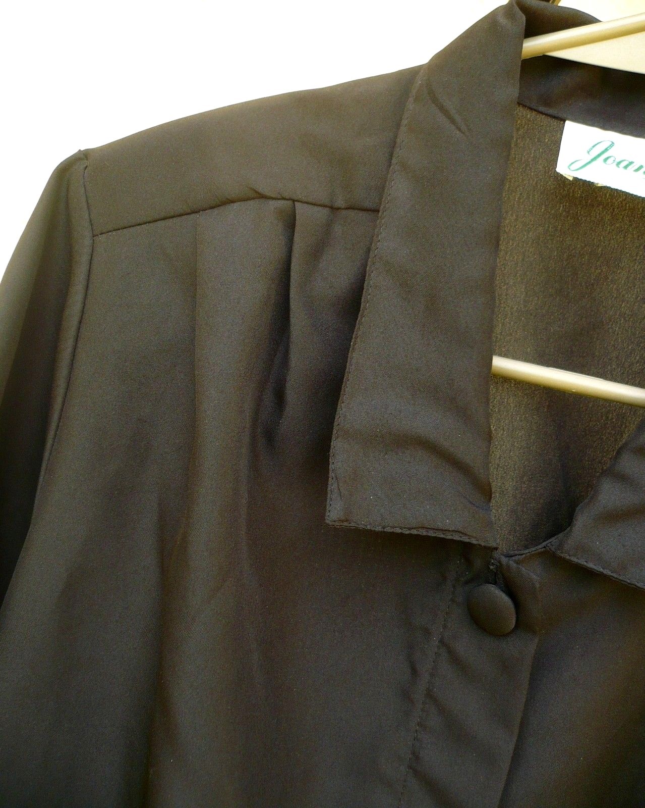 VTG 80S JOANNA M SOLID BLACK HIDDEN BUTTON DOWN LS SILKY POLY BLOUSE SHIRT WOMEN