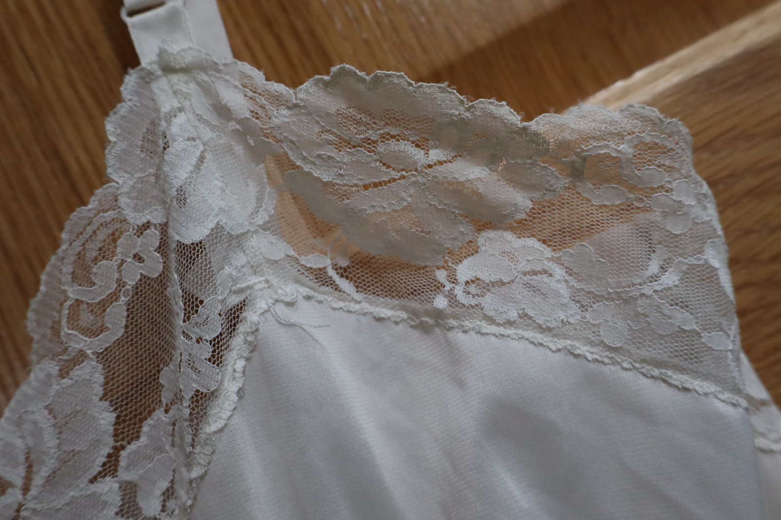 VTG 70s Stoneswear World Of Fashion Size 36 Cream/Off-White 100% Nylon Full Slip