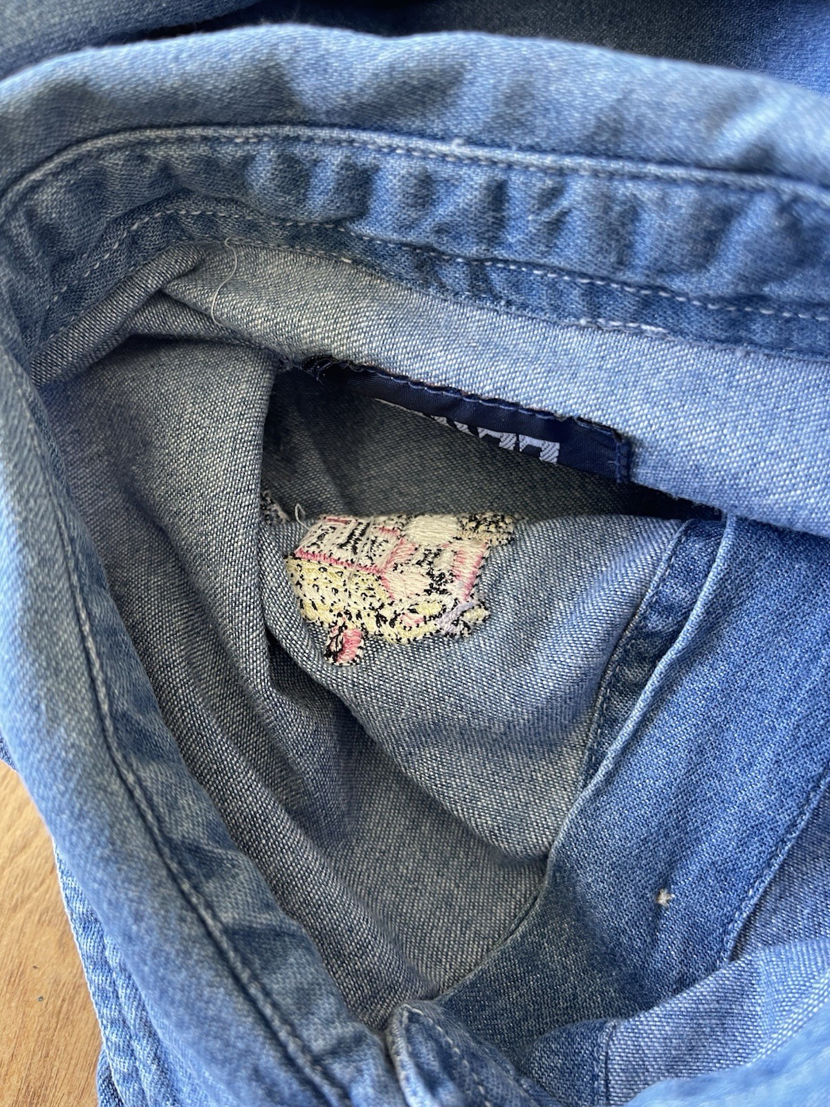 Vintage 90s Quizz Woman Birdhouses Birds Embroidered Denim Button Shirt Large