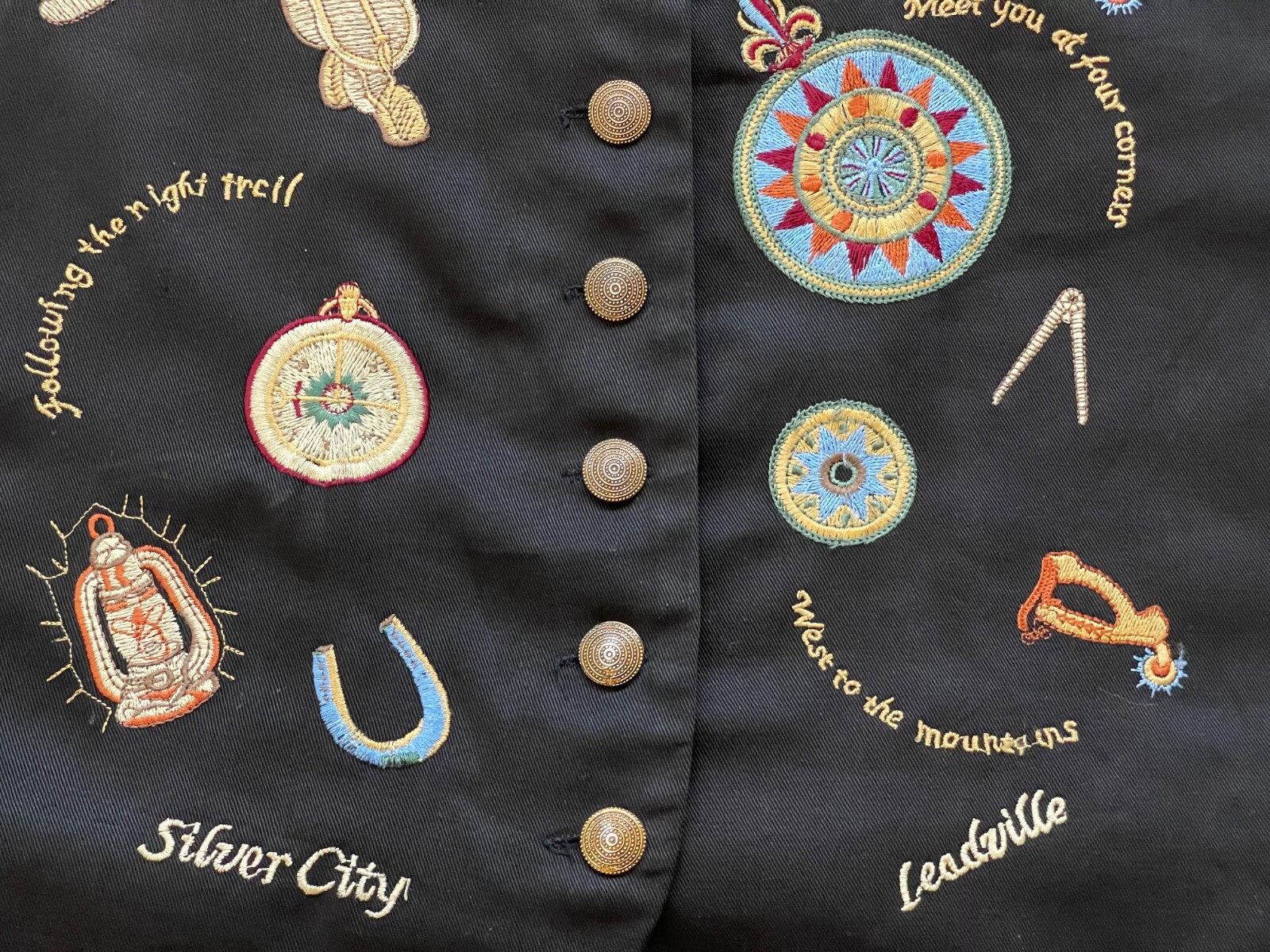 VINTAGE CAROL HORN WORKSHOP, WOMEN’S L, BLACK WESTERN HORSE THEME COTTON VEST