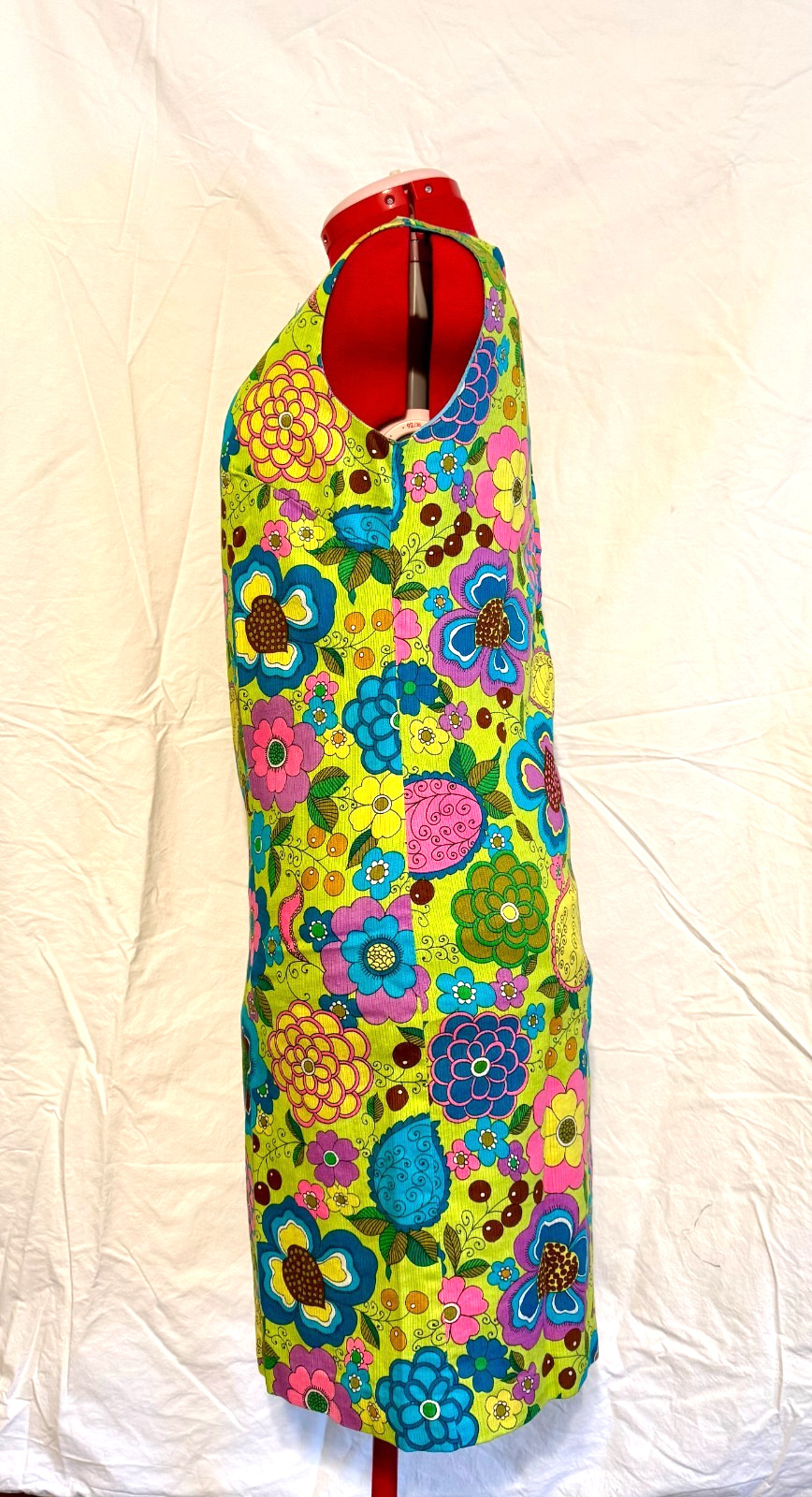 Vintage 1960’s Style Sleeveless Vibrant Psychedelic Floral Shift Dress – Medium
