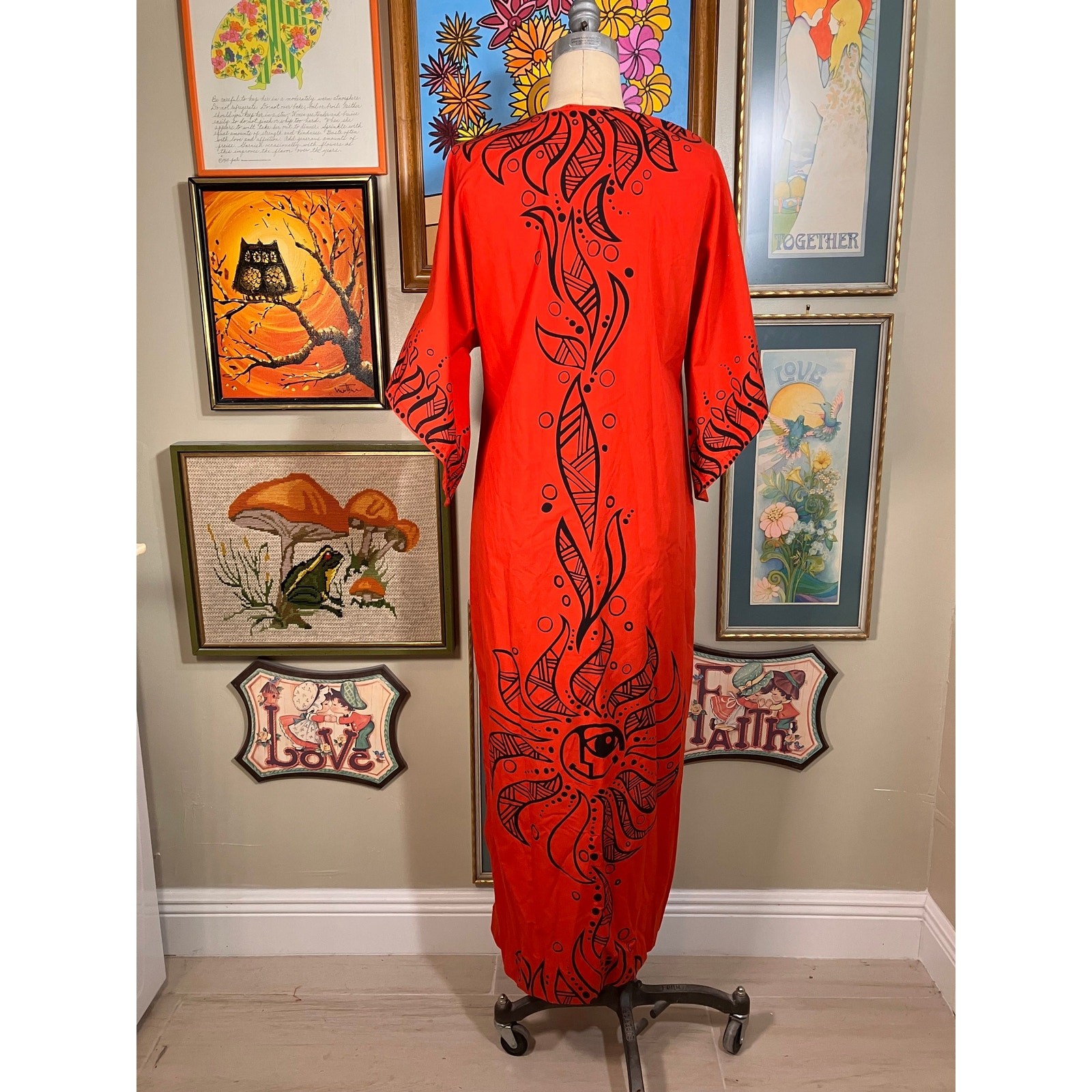 Sun Island 1980s Hawaiian Cotton Maxi Dress Red Black Polynesian Sunburst Muumuu