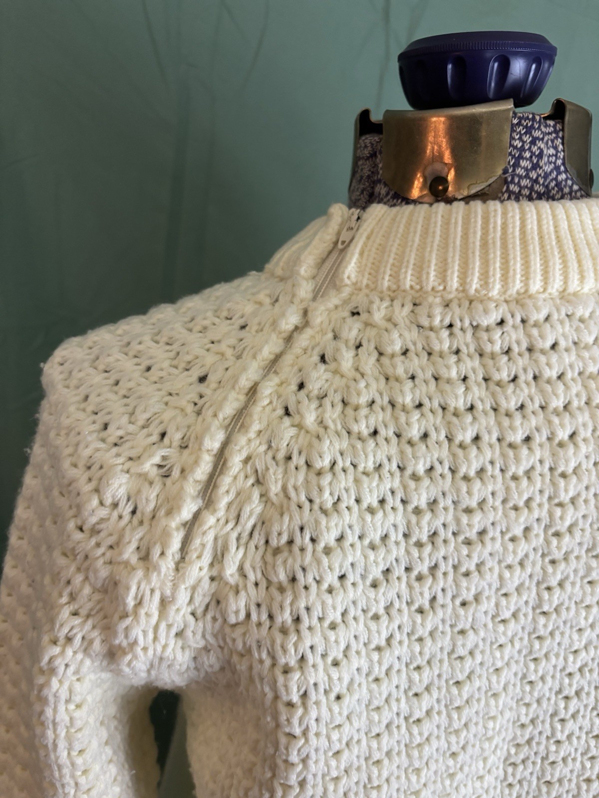 Vintage Sweater Women’s Small Chunky Ivory Cable Knit Retro Christmas Outdoors