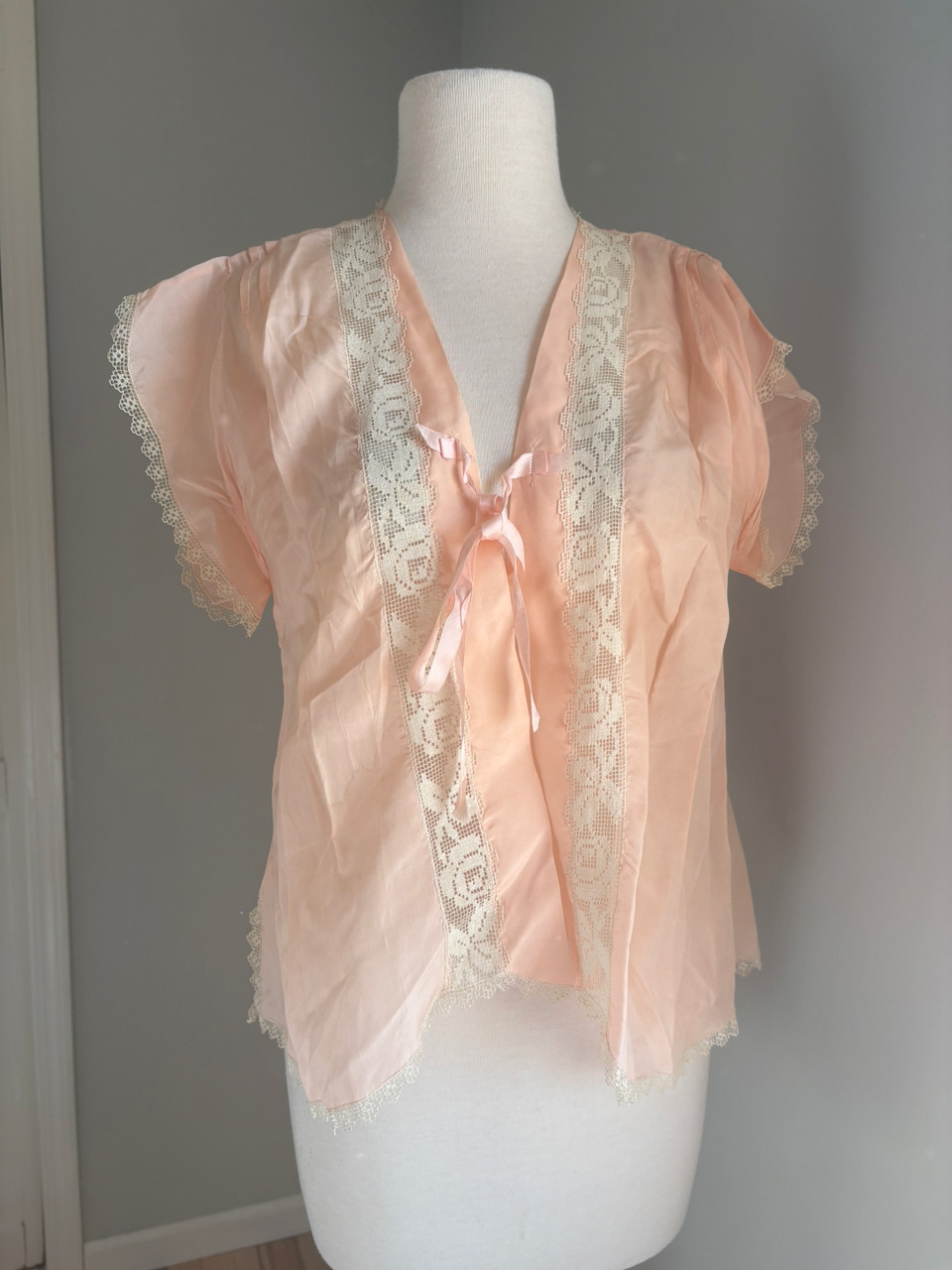 Vintage Bed Boudoir Jacket PInk Peach 1930s 40s with lace, pin-tucks, ribbon M