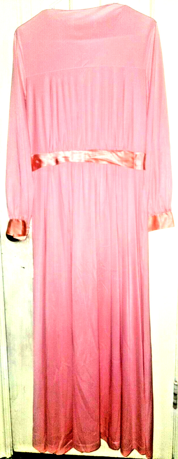 VTG LOUNGEWEAR BY ARTEMIS GOSSARD NIGHTGOWN CORAL WITH SATIN TRIM