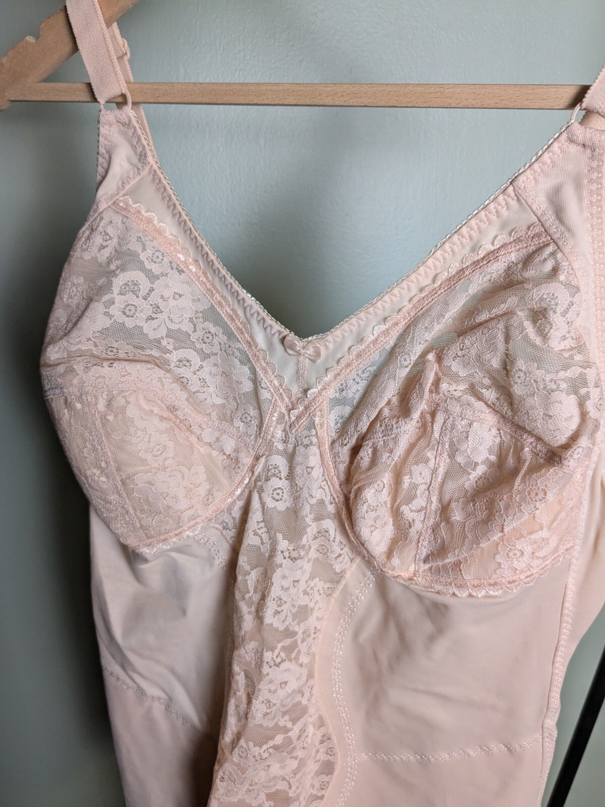 Lace Shapewear Pale Pink/Beige Undergarment