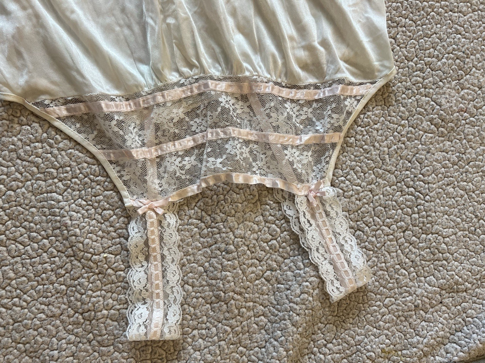 Vintage Soft Moments New York Nightgown Size M White Lace Pink Ribbons Long 1970