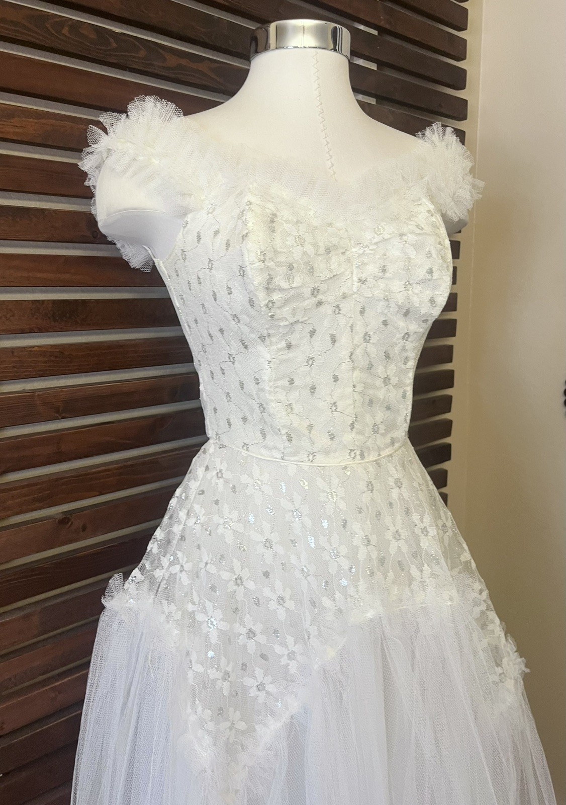 1950s Vintage White & Metallic Silver Tulle Layered Prom Wedding Dress Gown