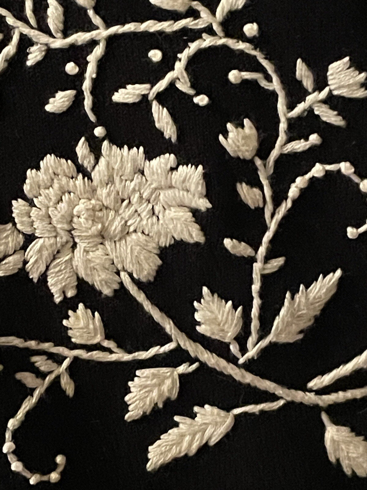 Vintage The Eagle’s Eye Floral Sweater Cardigan Size M. No Size Tag. Embroidery