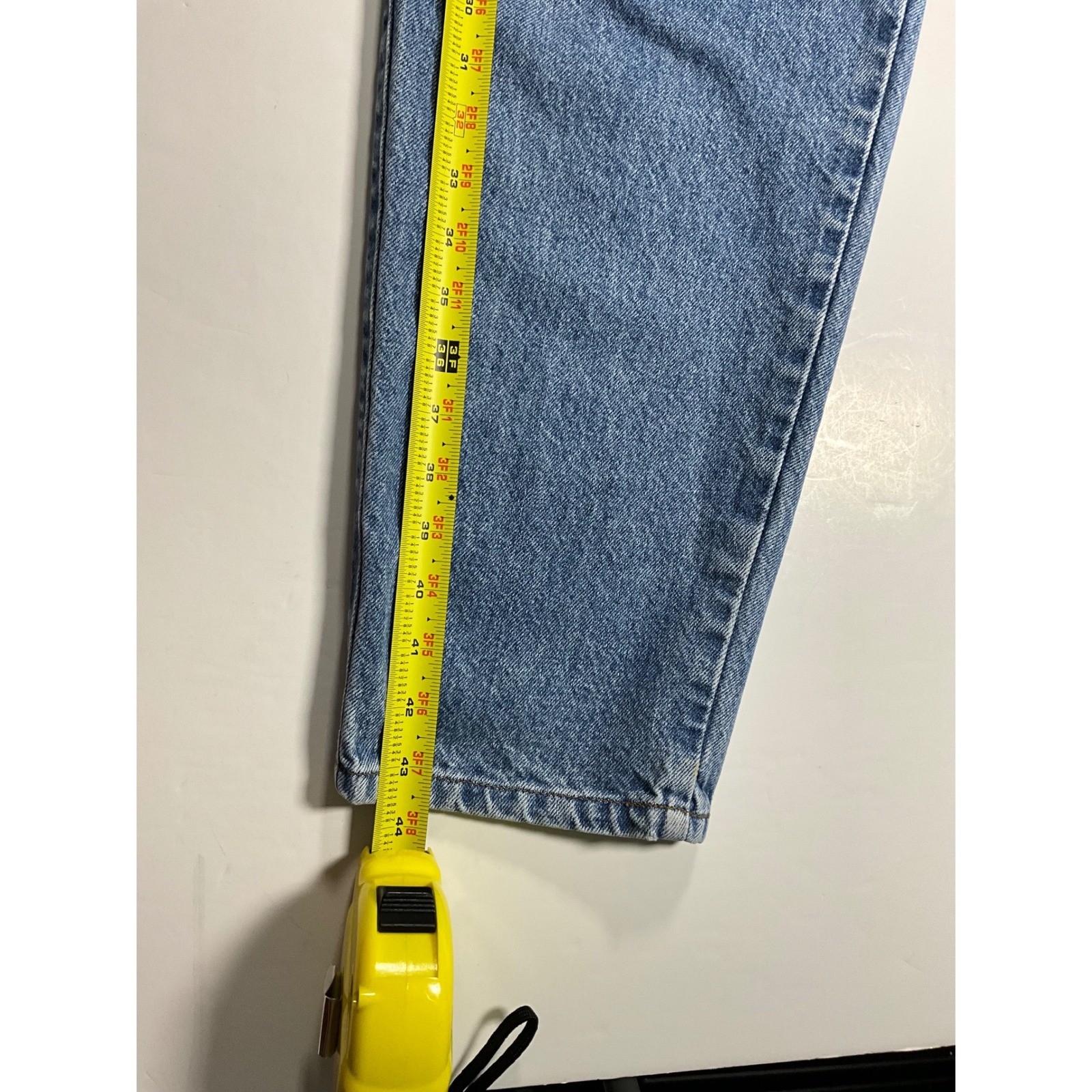 VINTAGE Levis 900 Series Womens 24 Tapered Leg Jeans Medium Wash Blue Denim