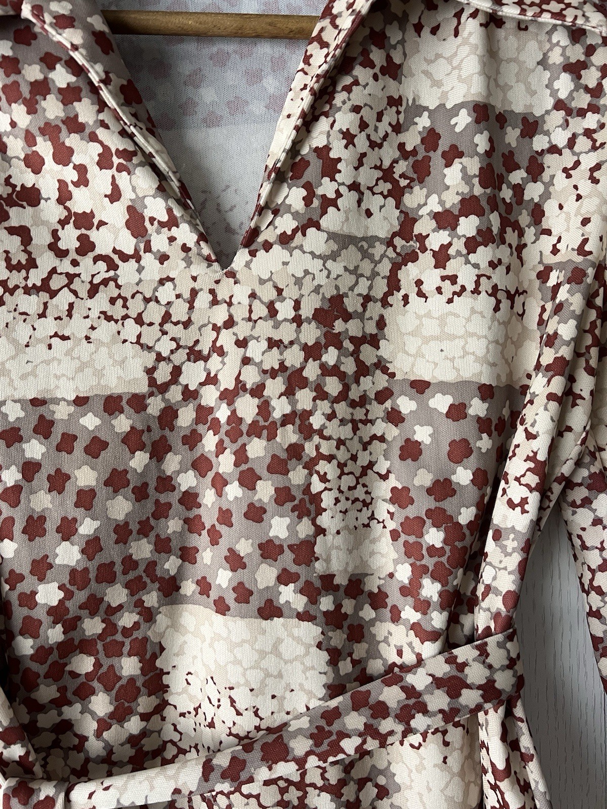 1970s Devon Disco Blouse Geometric Floral Dagger Collar Belted Neutral AOP