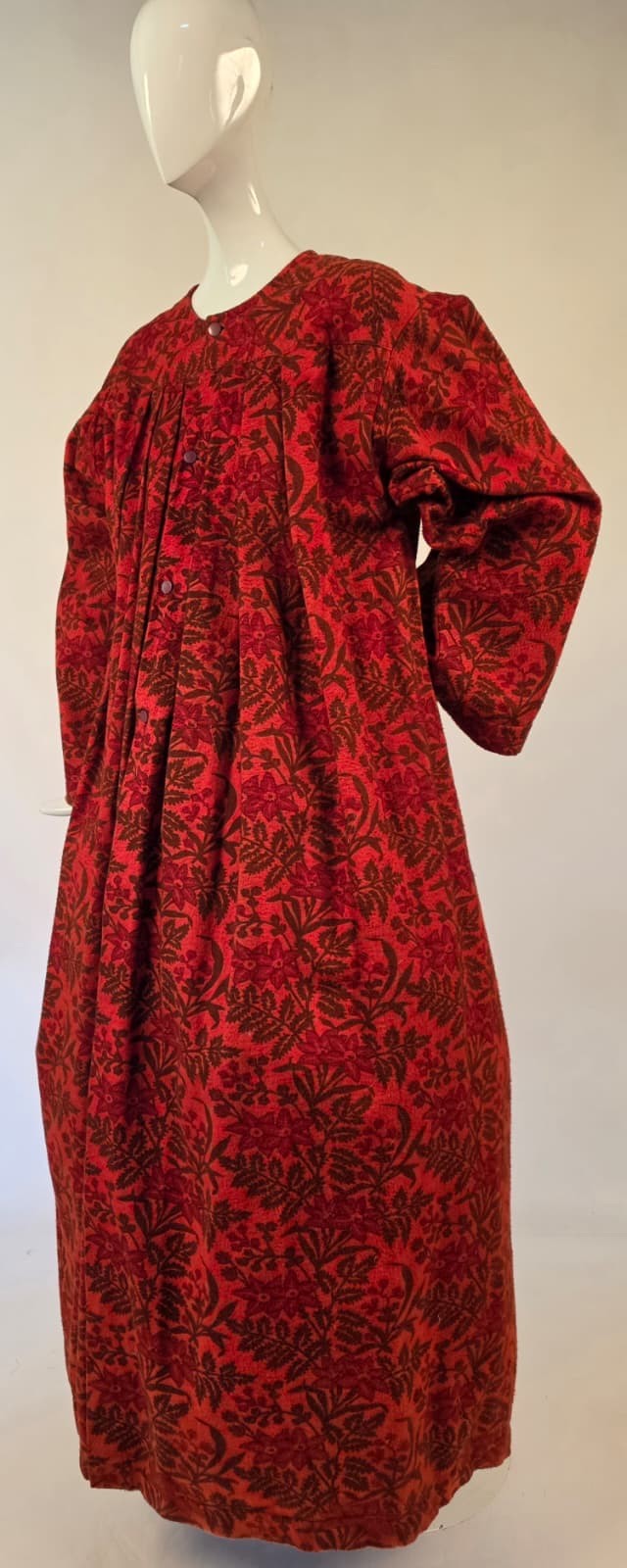 VICTORIAN 19TH C RED + BLACK FLORAL PRINT FLANNEL BUSTLE WRAPPER DRESS