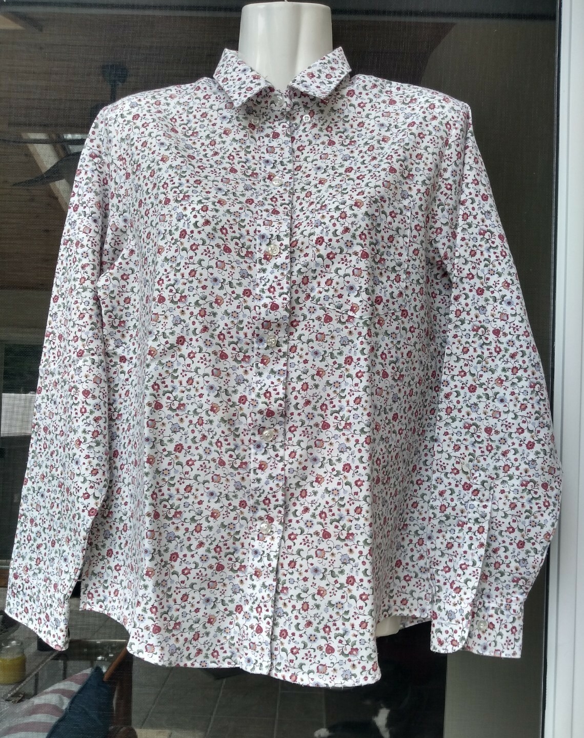 Classic Elegance White Multi Color Floral Long Sleeve Button Top Blouse Size 8