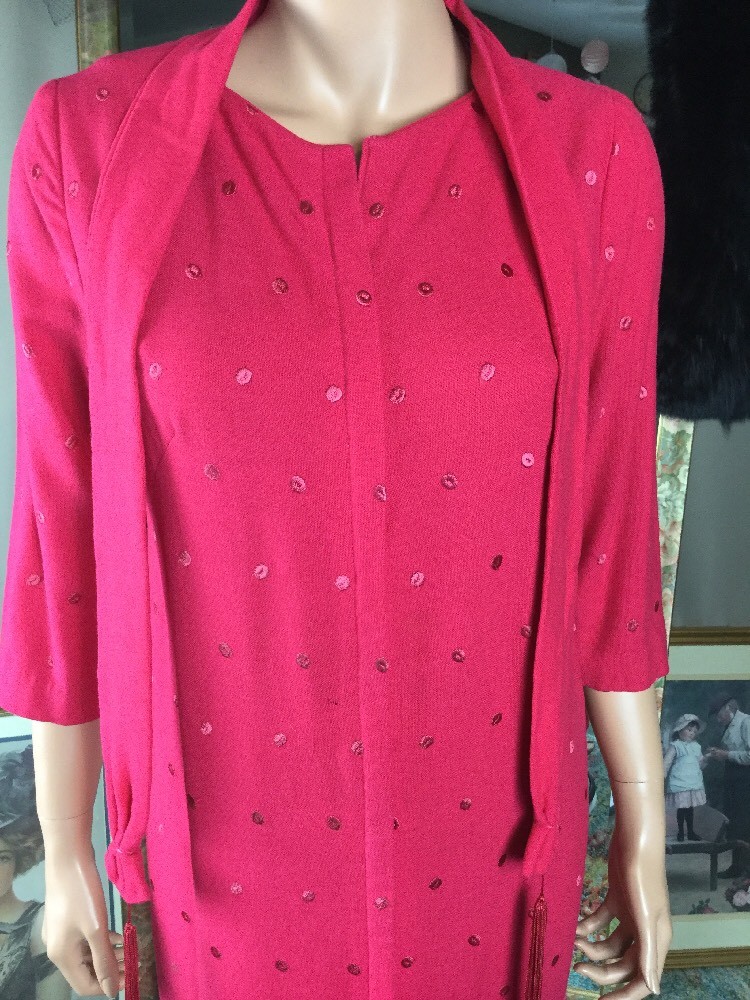 VTG Peer Bright Pink Wool Embroidered Hostess Dress Zip Front Tassel Belt Sz L