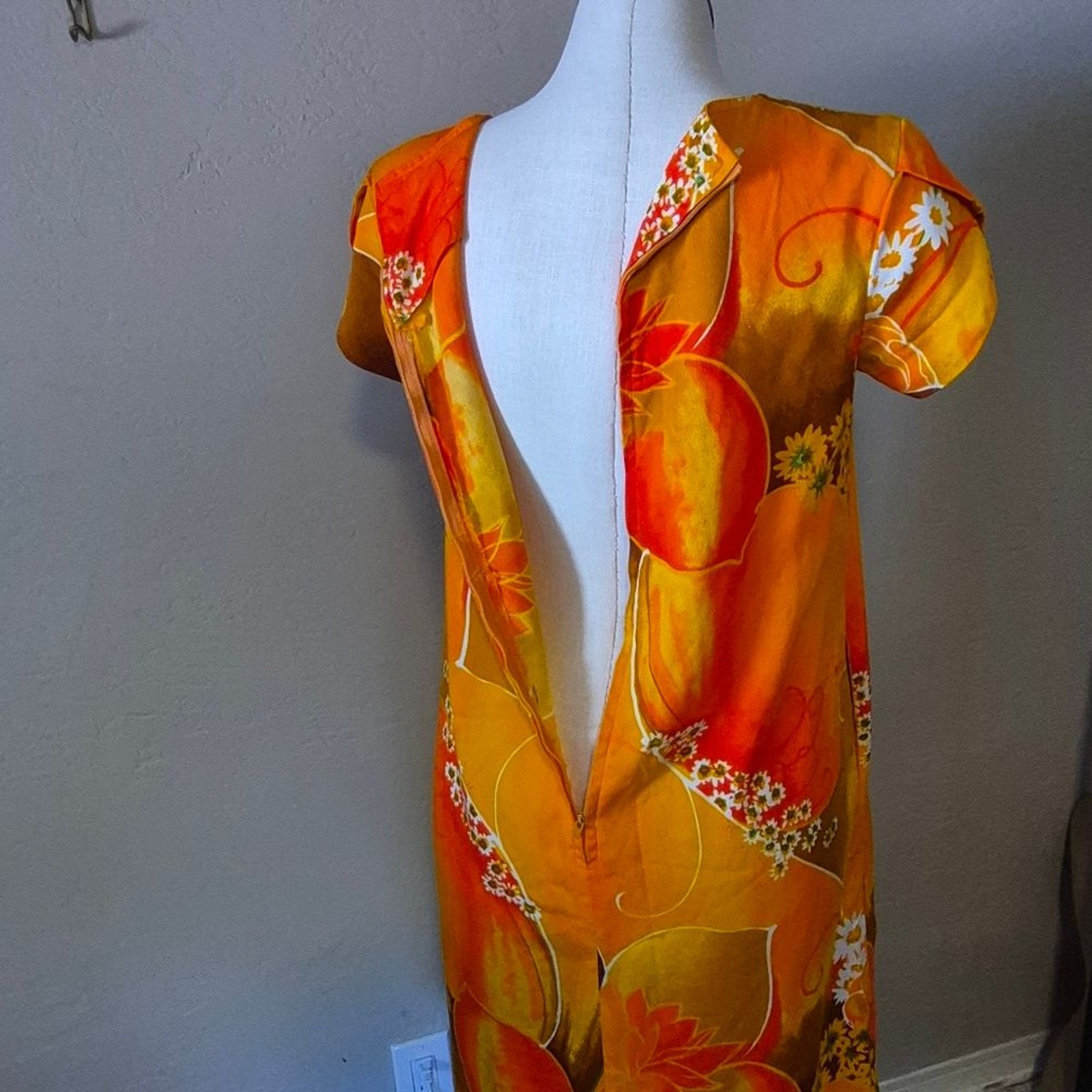 Vintage 60s Paradise Hawaii Orange Floral Shift Dress 12