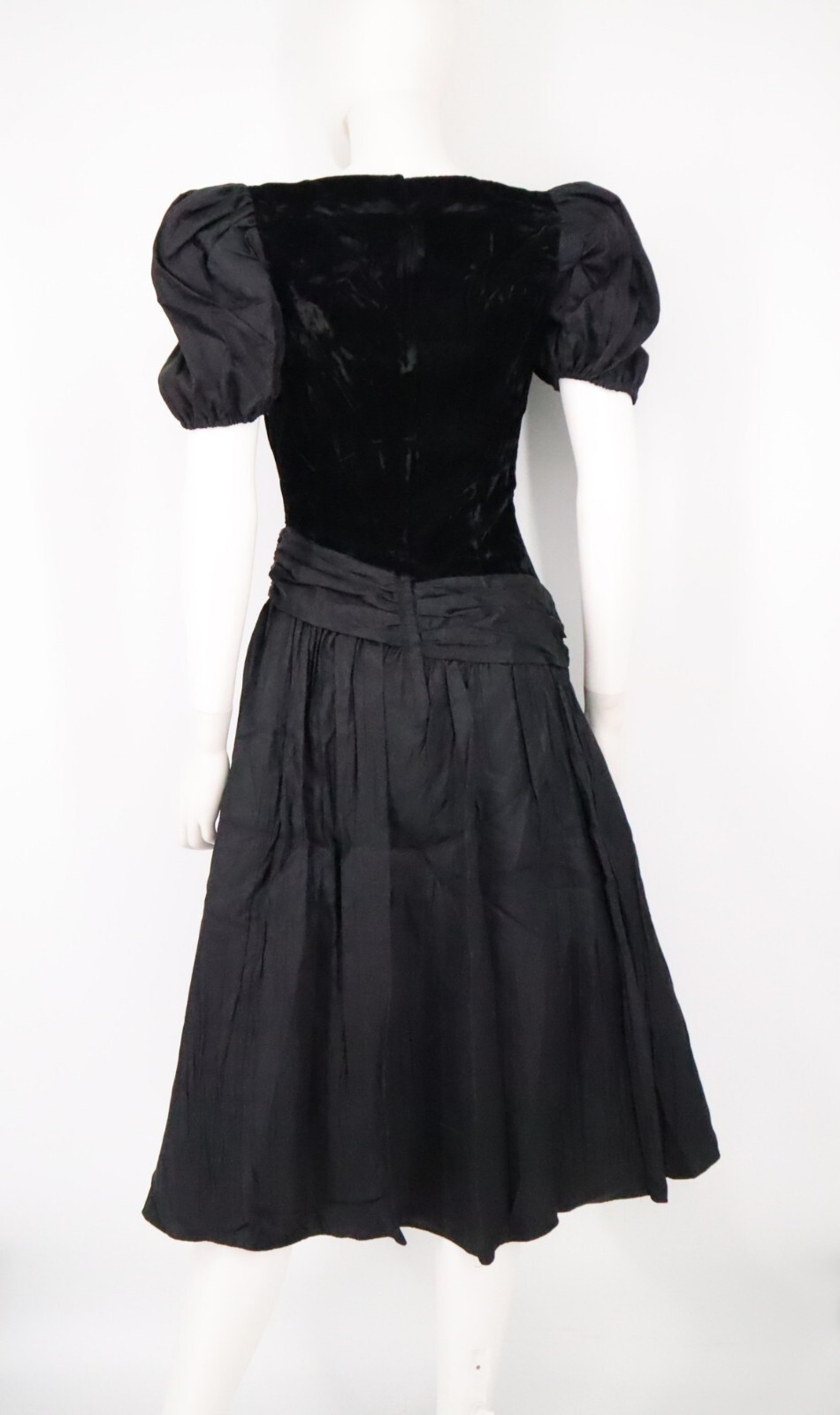 Roberta California Women’s 5/6 Vintage 80s Black Velvet Puff Sleeve Prom Dress
