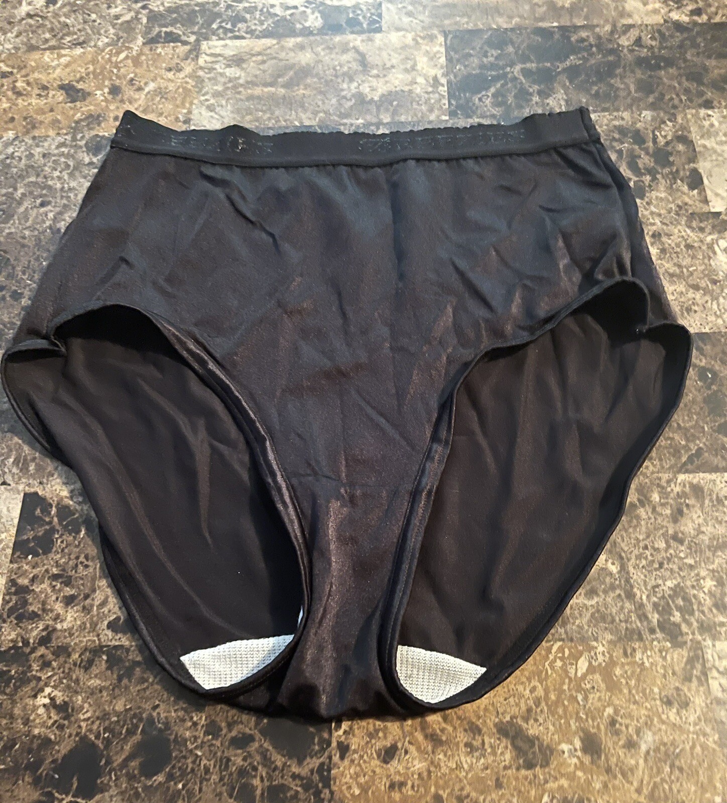 VINTAGE BREEZIES SECOND SKIN PANTY. SIZE 6 BLACK