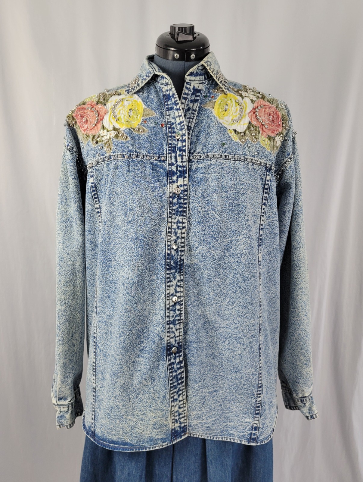 Vtg Pretty Bleu Acid Wash Denim Shirt w Applique Florals & Rhinestones Size M