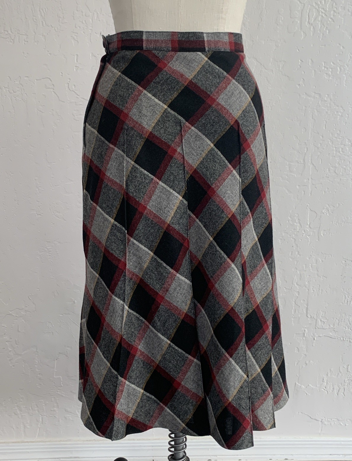 Vintage Panther Plaid Pleated Bias Skirt Red Grey Black Cream Gold Size 11/12