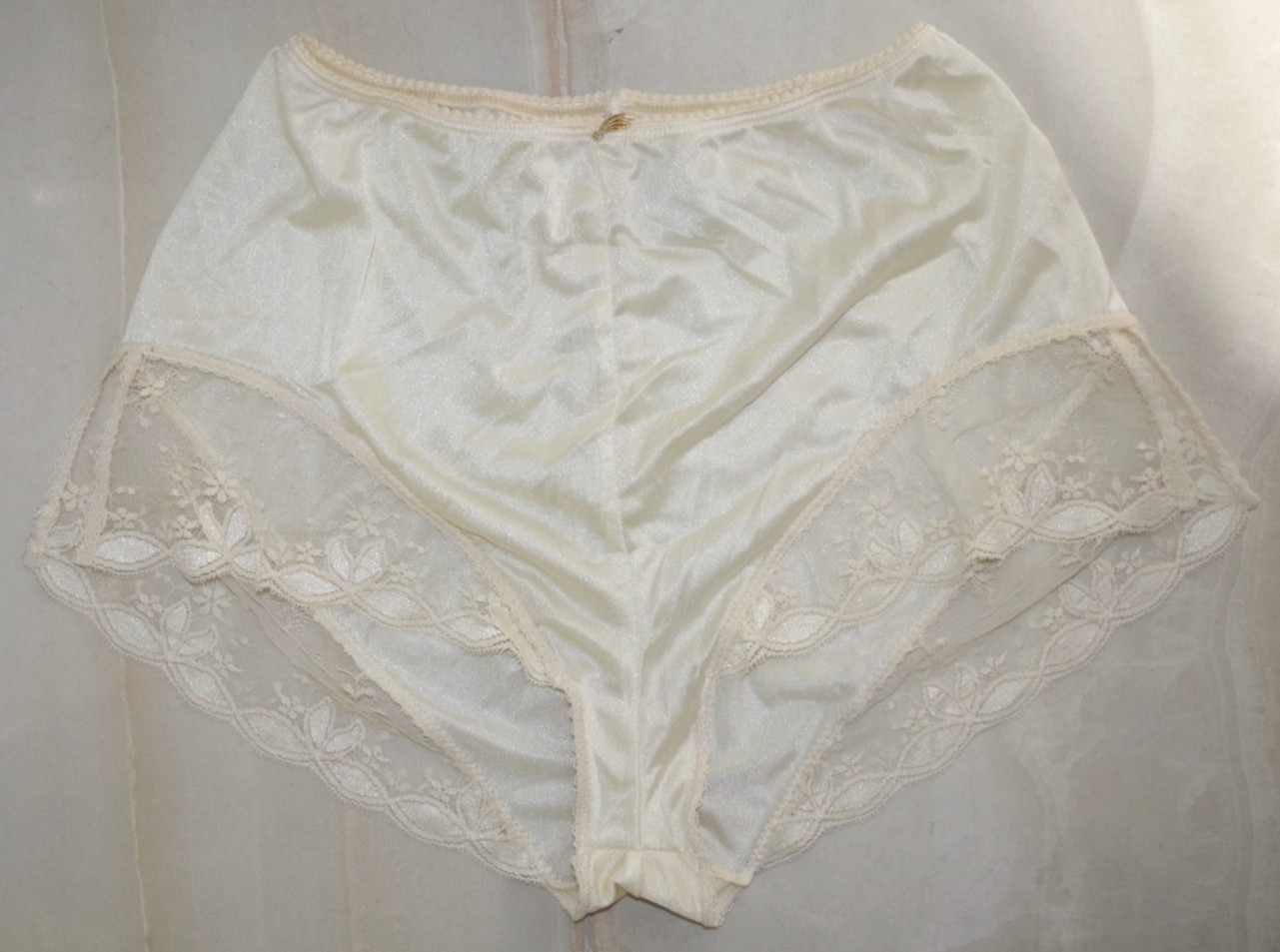 C18 NEW Grisina France VINTAGE ECRU NYLON & LACE 38 PANTIES