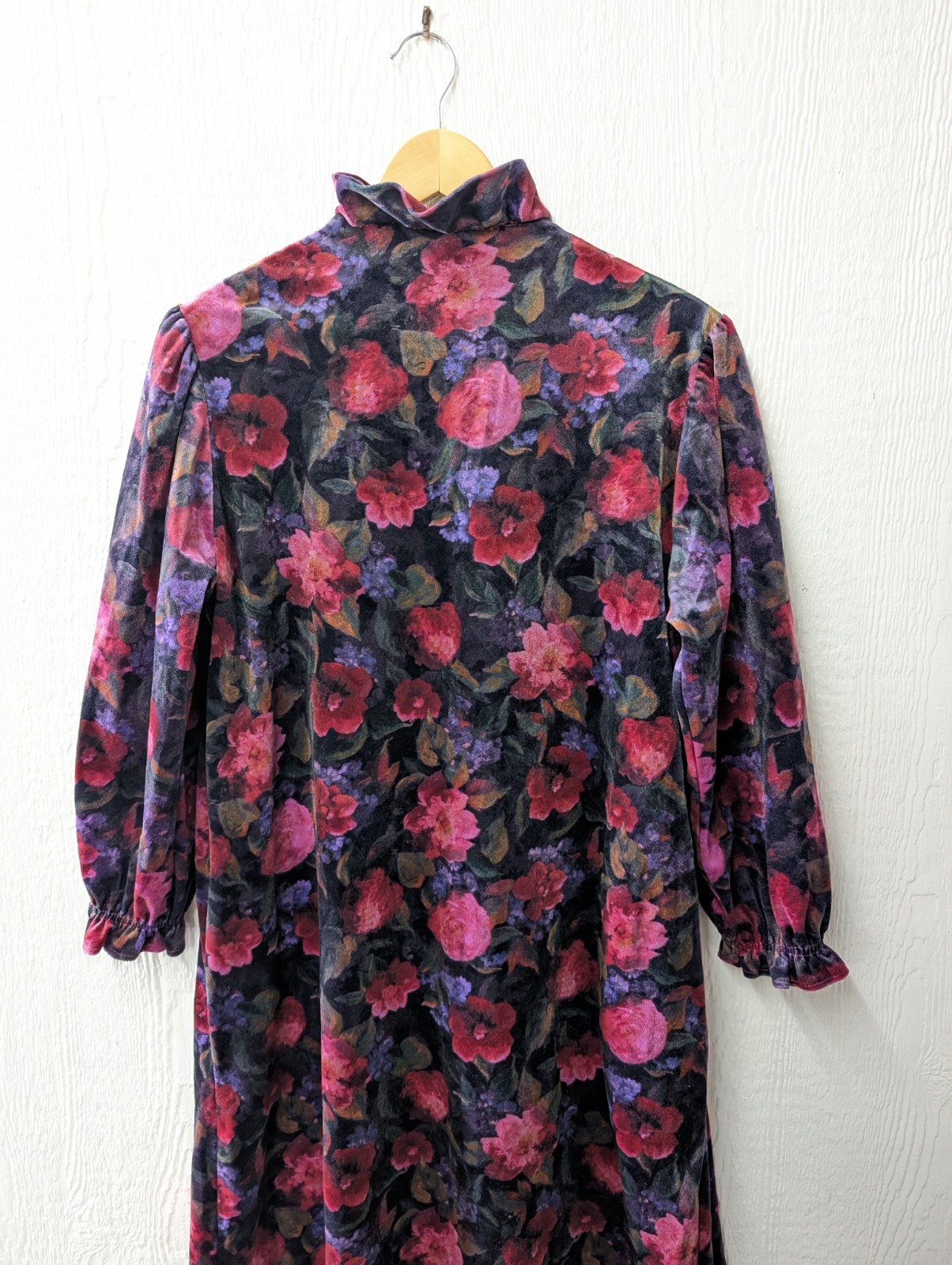 Vintage Appel Floral Velvet Velour Robe House Coat Victorian Granny Size M/L