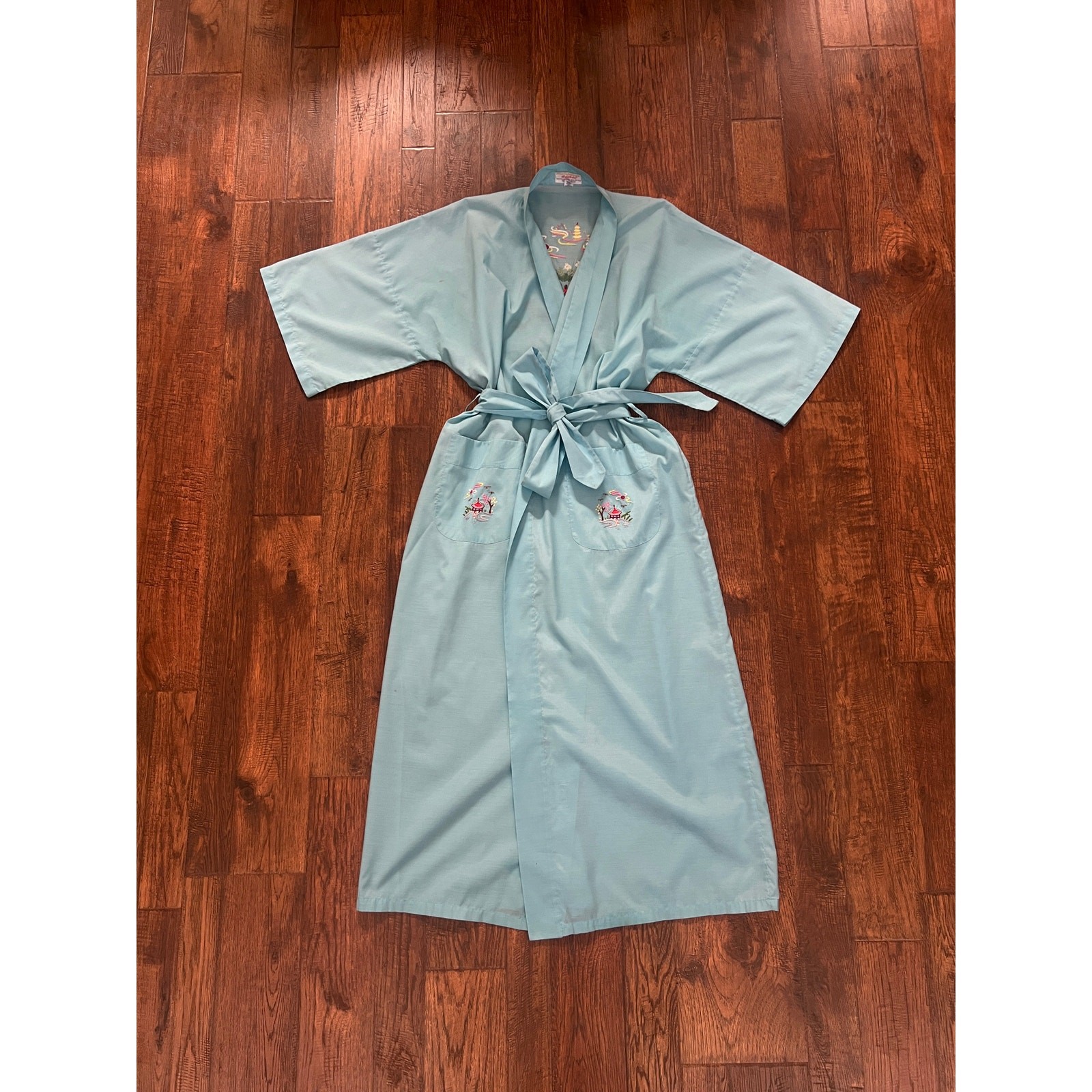 Vintage Jodie Arden Kimono Robe – Pale Blue Embroidered Pagoda Asian Motif