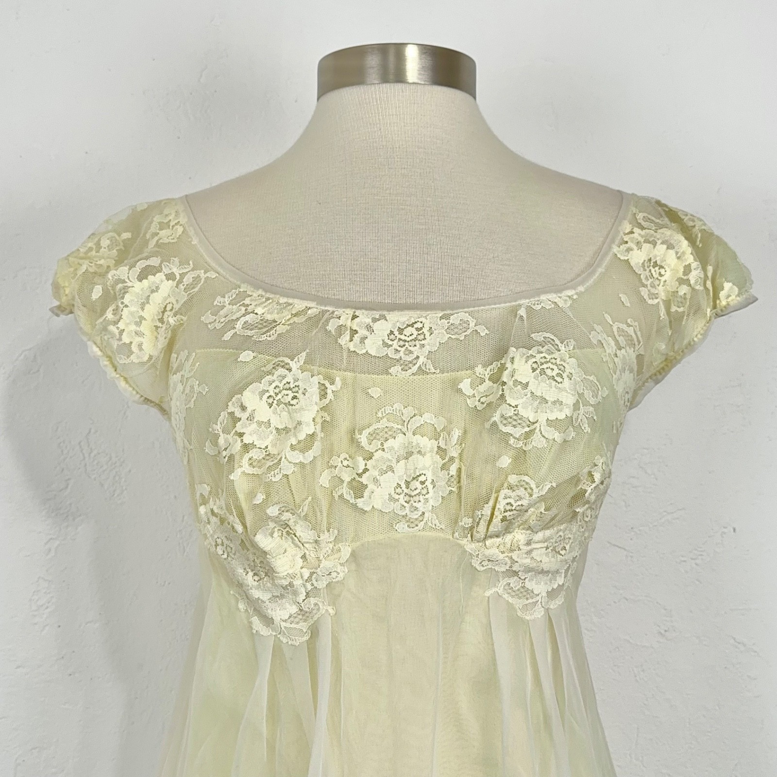 Vintage Butter Yellow Peignoir Nightgown Small Lace Bridal Angel Wedding Regal