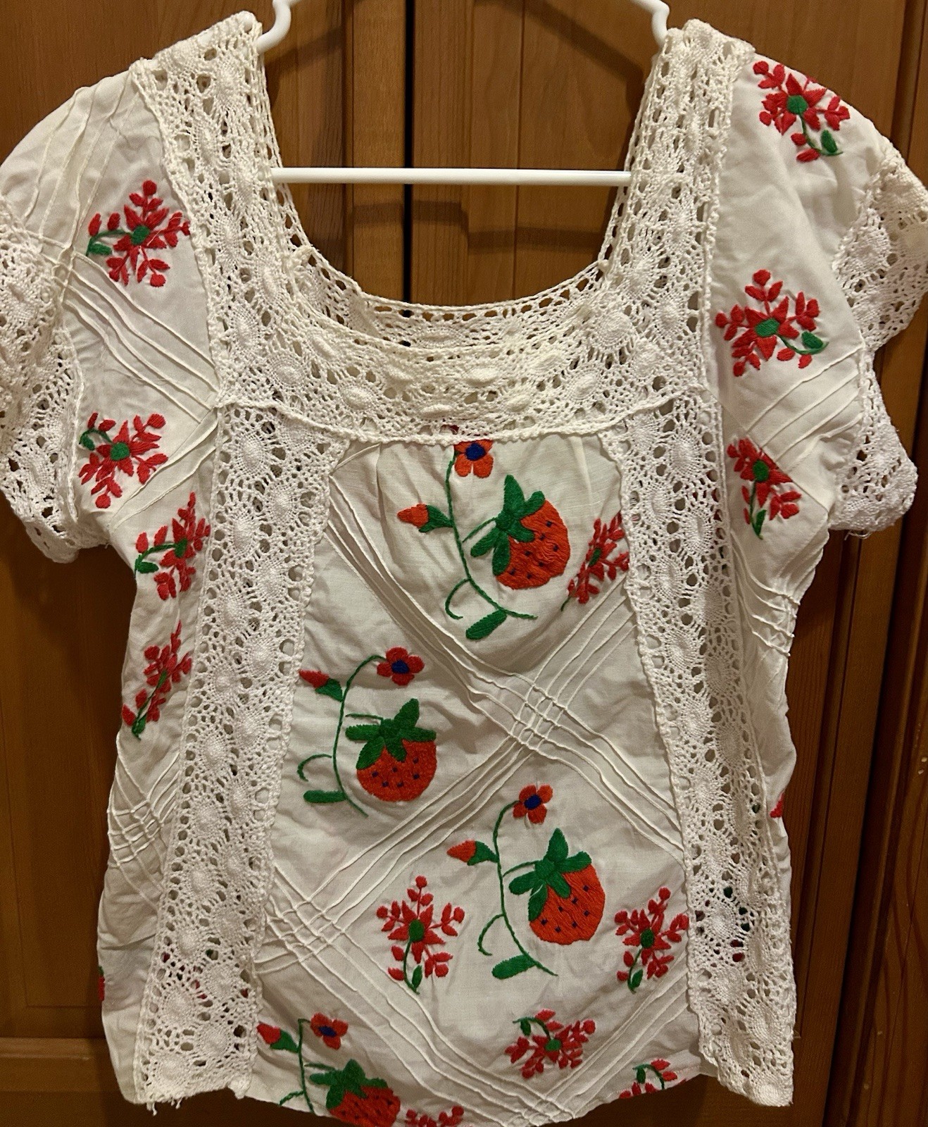 VTG 70s White Mexican Peasant Blouse Crochet Lace Strawberry Embroidered Boho