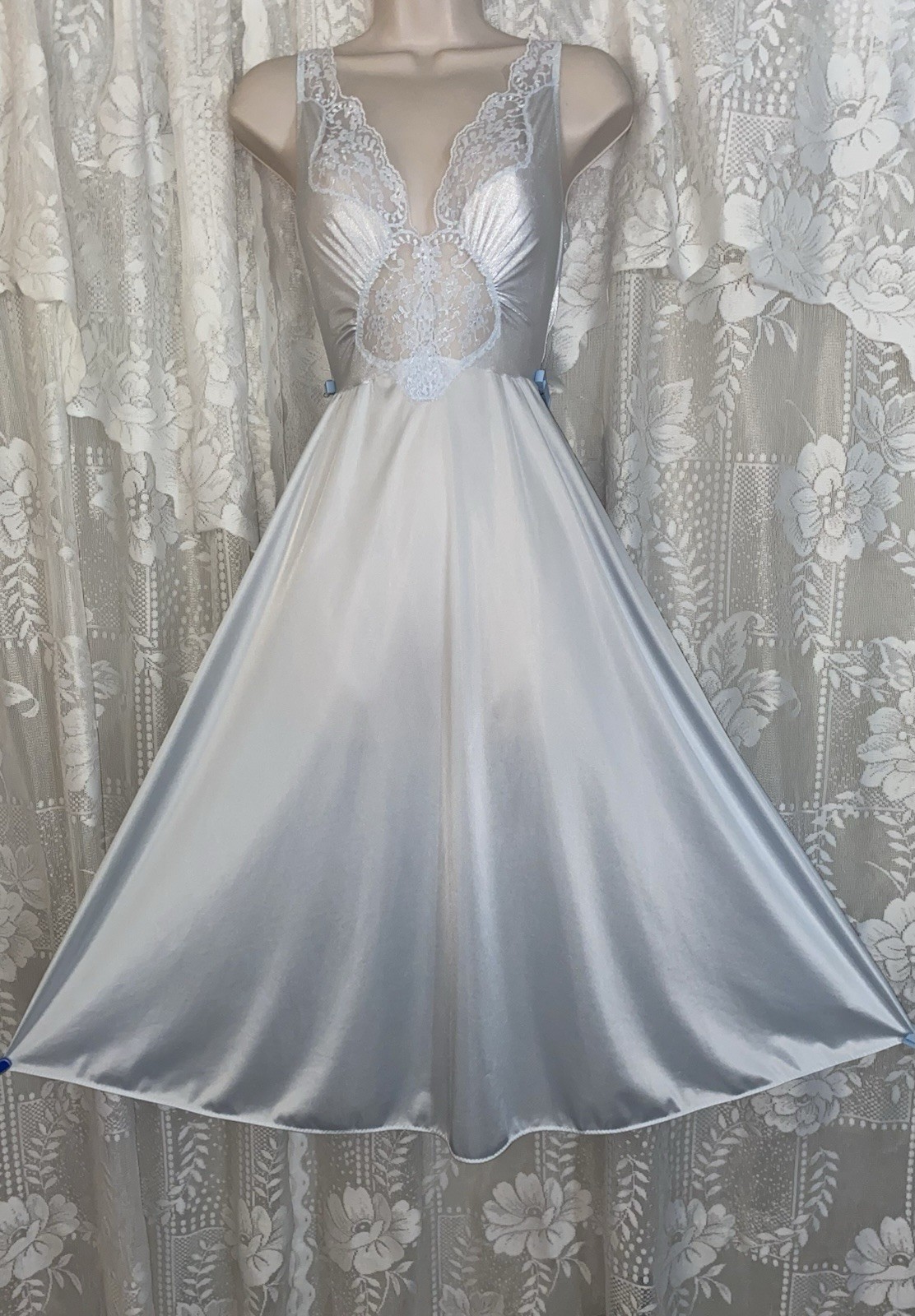 VTG M 34 36 VANITY FAIR Ice Blue Full Nylon Nightgown Negligee Lace olga esque