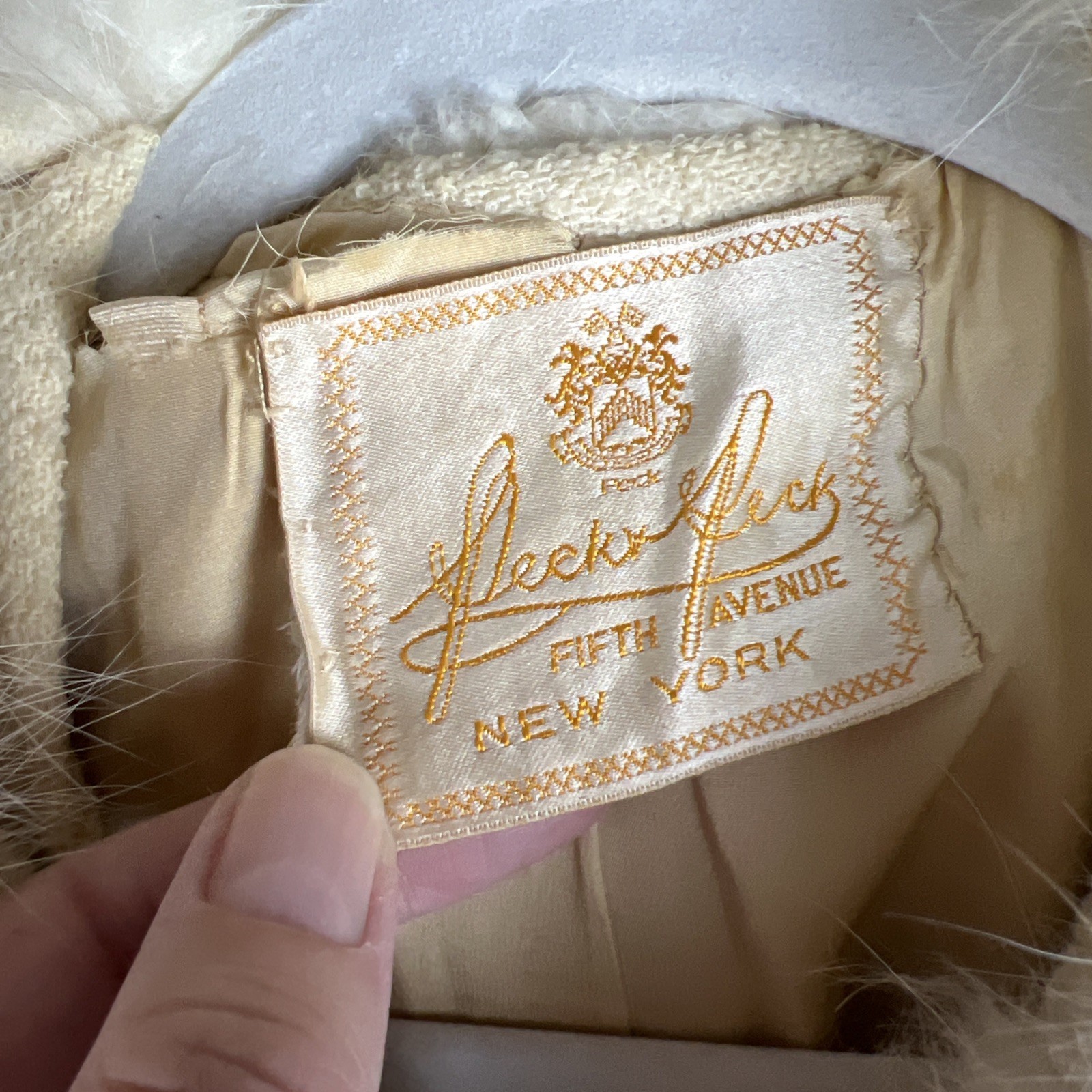 Vintage 1950s Peck and Peck* Fifth Avenue cream wool coat, Fox Fur collar, READ
