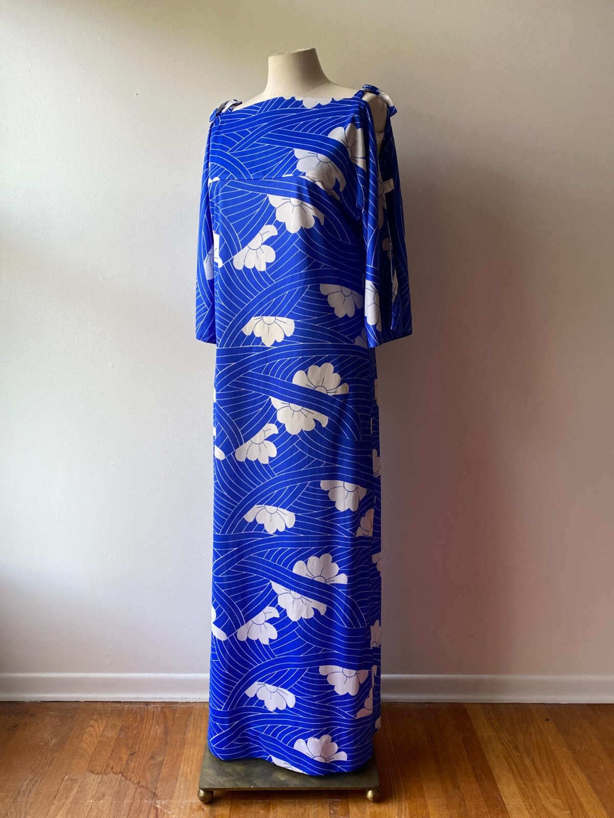 Vintage Kimono Style Blue And White Floral Tiki Dress Size S/M