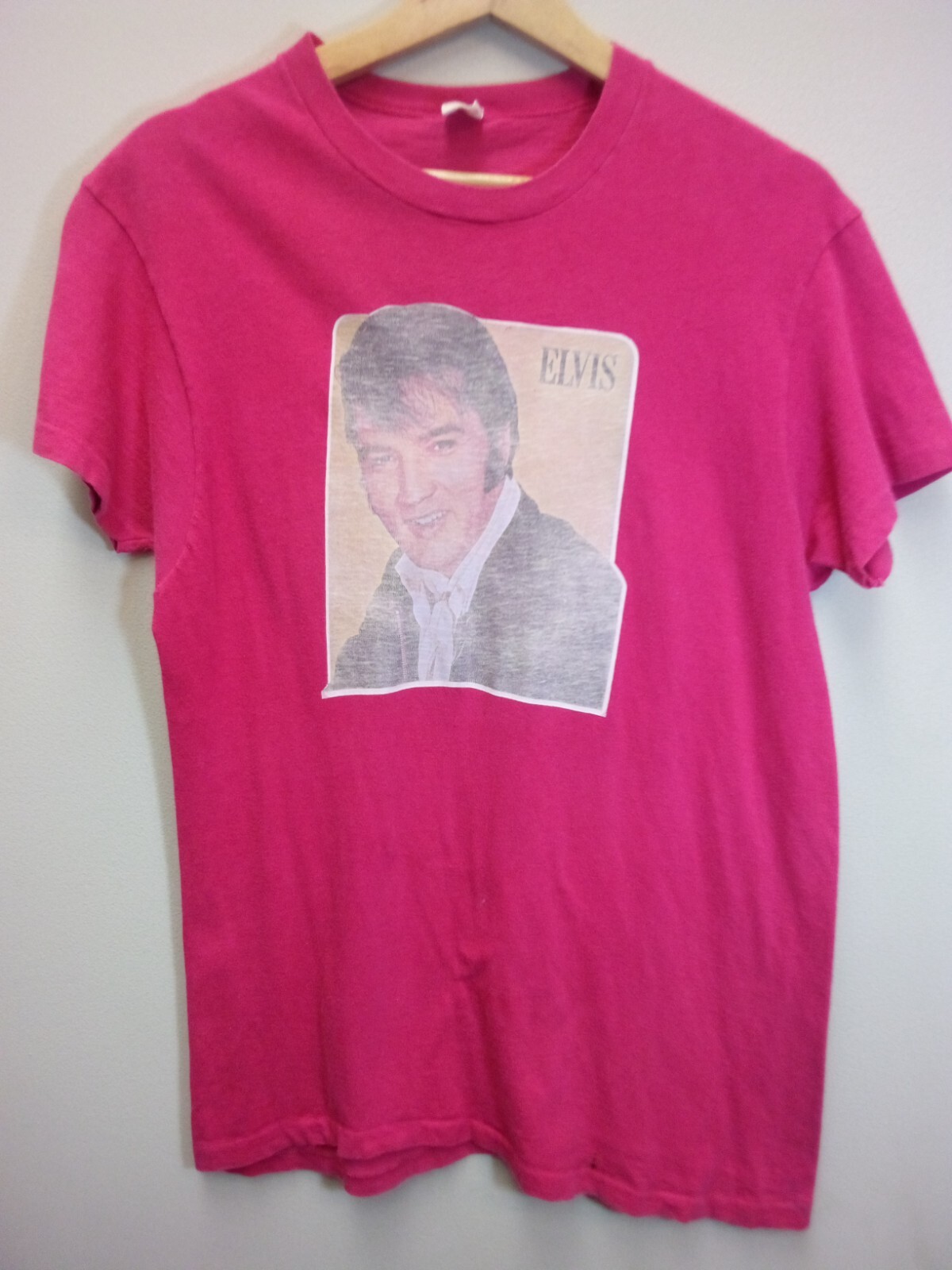 VTG 1970s Elvis Presley “The King Of Rock & Roll” Shirt Pink Men’s Size L 42-44