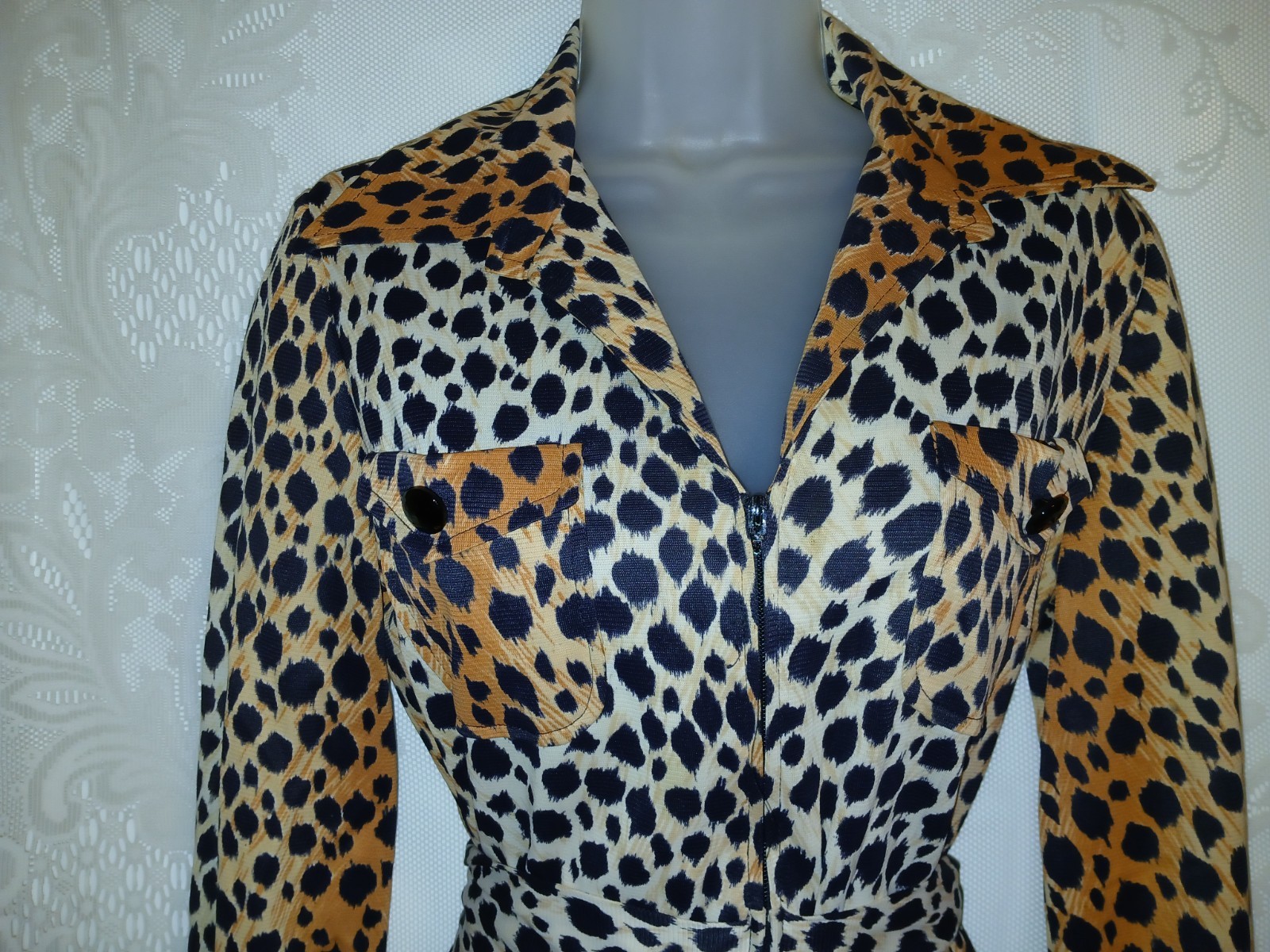 Vintage 70s Disco Leopard Nylon Zip Front Jumpsuit Pantsuit Dagger Collar M EUC