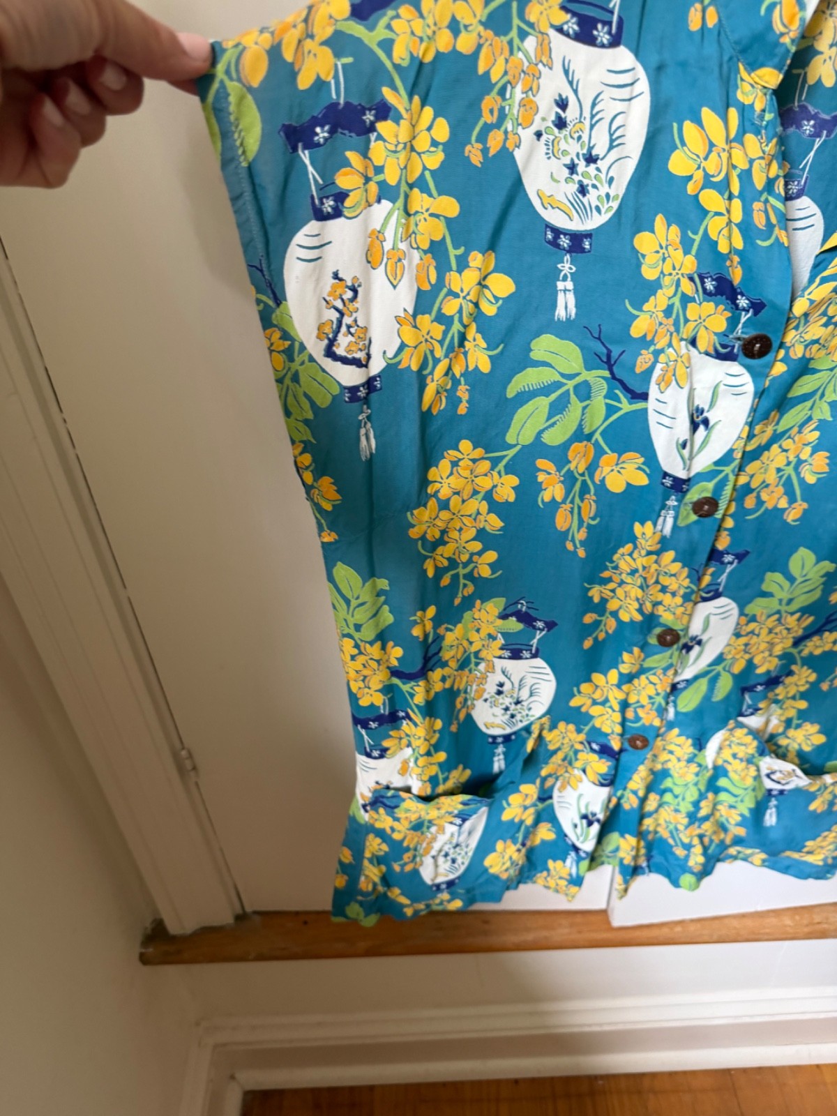 Vintage 1960s Surf ’n Sand Hawaiian Aloha Blouse Lantern Print Honolulu M/L